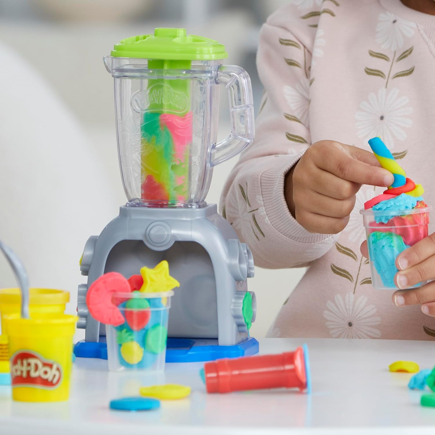 Play-Doh Swirlin' Smoothies Toy Blender Playset, Play Kitchen Appliances, Kids Arts and Crafts Toys for Ages 3+, Pretend Play Toy for Unisex image number 6