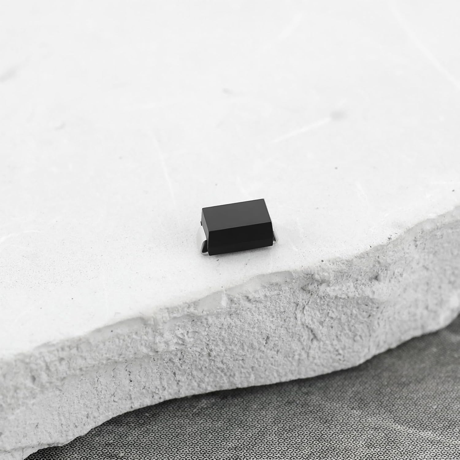 VGOL 100Pcs SMD SMAJ5.0A TVS Diodes Unidirectional Channel 400 Watt 5 Volt for Automotive Electronics Instrumentation image number 2