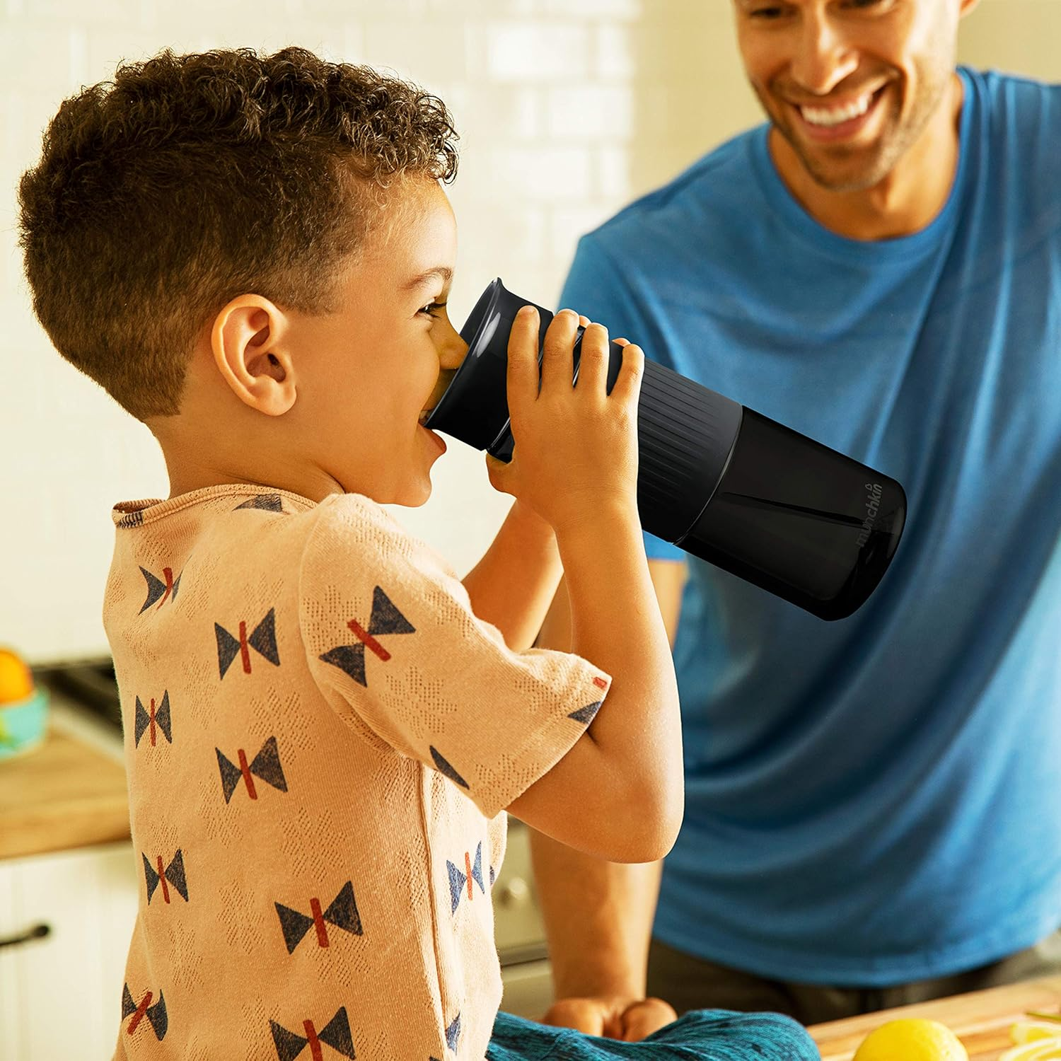 Munchkin&reg; Miracle&reg; 360 Cup Parent Pack, 24 Ounce Spill Proof Sippy Cups, Black and White, 2 Pack &ndash; Great for Toddlers, Big Kids or Adults image number 4