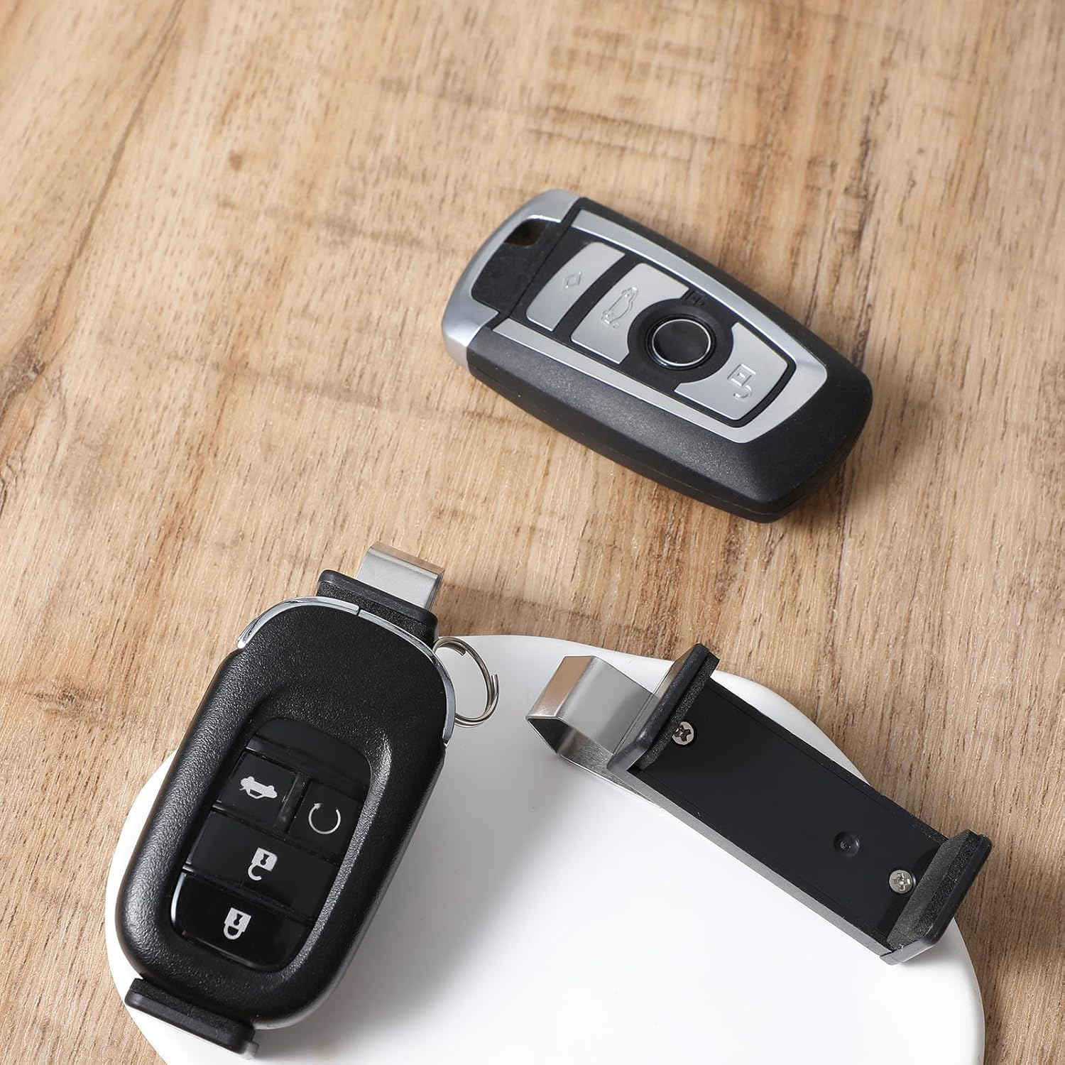 Pack of 2 Garage Door Opener Clip, Universal Garage Door Opener, Adjustable Visor Clips, Gate Remote Control Holder, Suitable as Replacement for Remote Controls of Different Sizes (5.3-7.2 Cm) image number 5