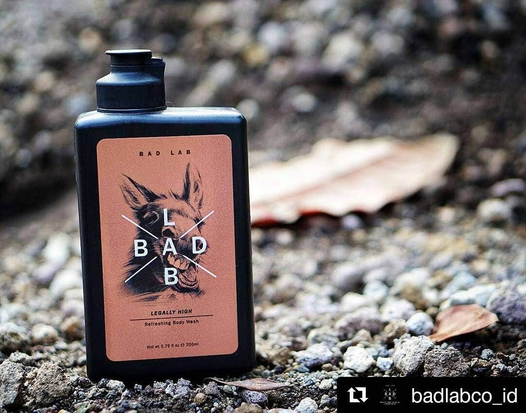 Bad Lab Legally High Antibacterial Body Wash for Men - Cool, Re-Energises, Fresh Feeling Suitable for All Skin Types (13.5 Oz) image number 6