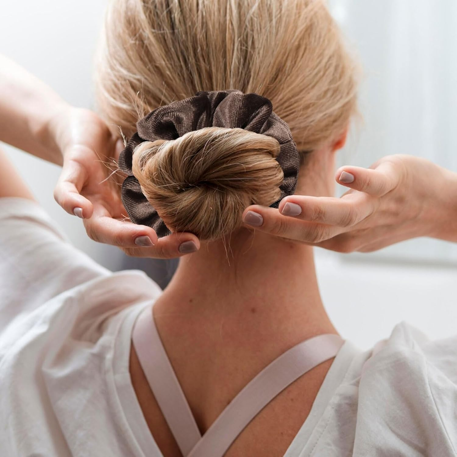 Xanthelle Hair Scrunchie with Zip, Travel Gadget & Holiday Must Have for Women, Velvet Scrunchie with Secret Compartment as Money Hiding Place for Beach & Valuables image number 2