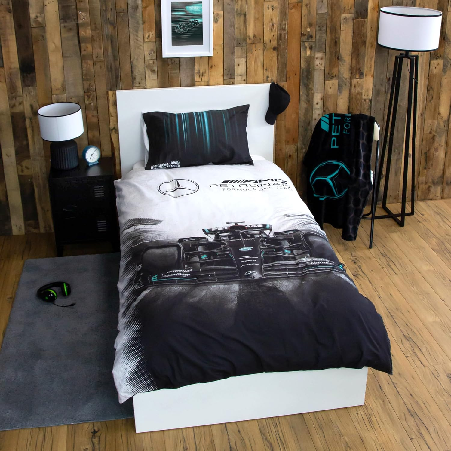 Character World Mercedes AMG Petronas Official Single Duvet Cover Set, Skyline Design | Grey Reversible 2 Sided Formula One Bedding Cover Official Merchandise Including Matching Pillow Case, Gray image number 3