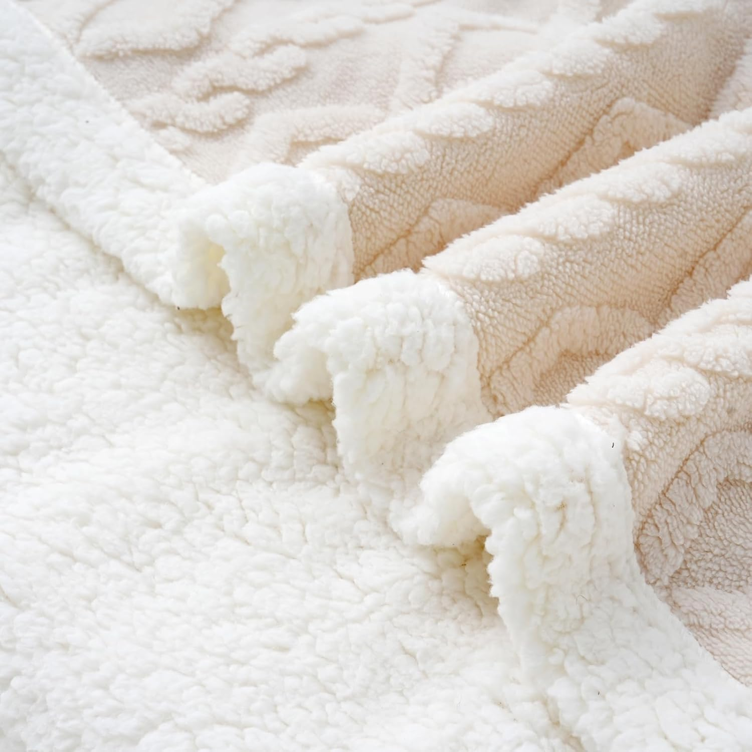 Funtaki Sherpa Luxury Throw Blanket for Couch Sofa, Fleece Tufted Fluffy Soft Cozy Blanket for Bed, Thick Warm Blanket for Winter All Seasons, Cream White, 180&times;200Cm image number 2