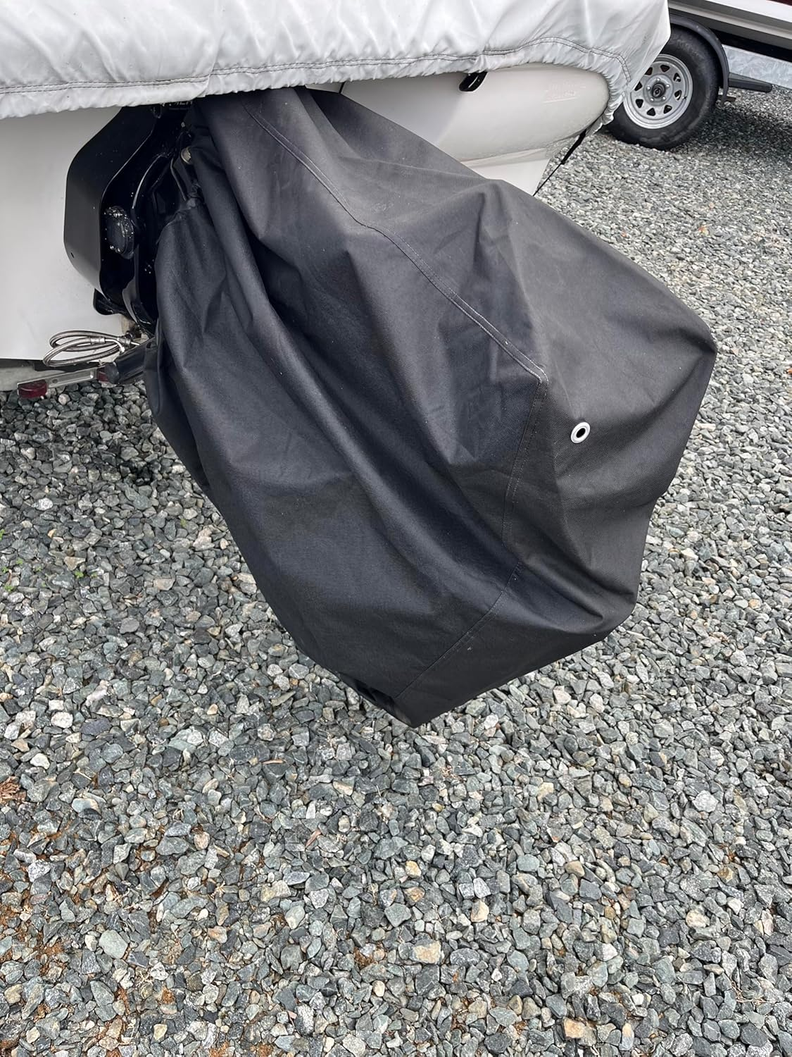 Universal Inboard Outboard Engine Cover 600D Polyester, Water and UV Resistant, Year-Round Protection image number 4