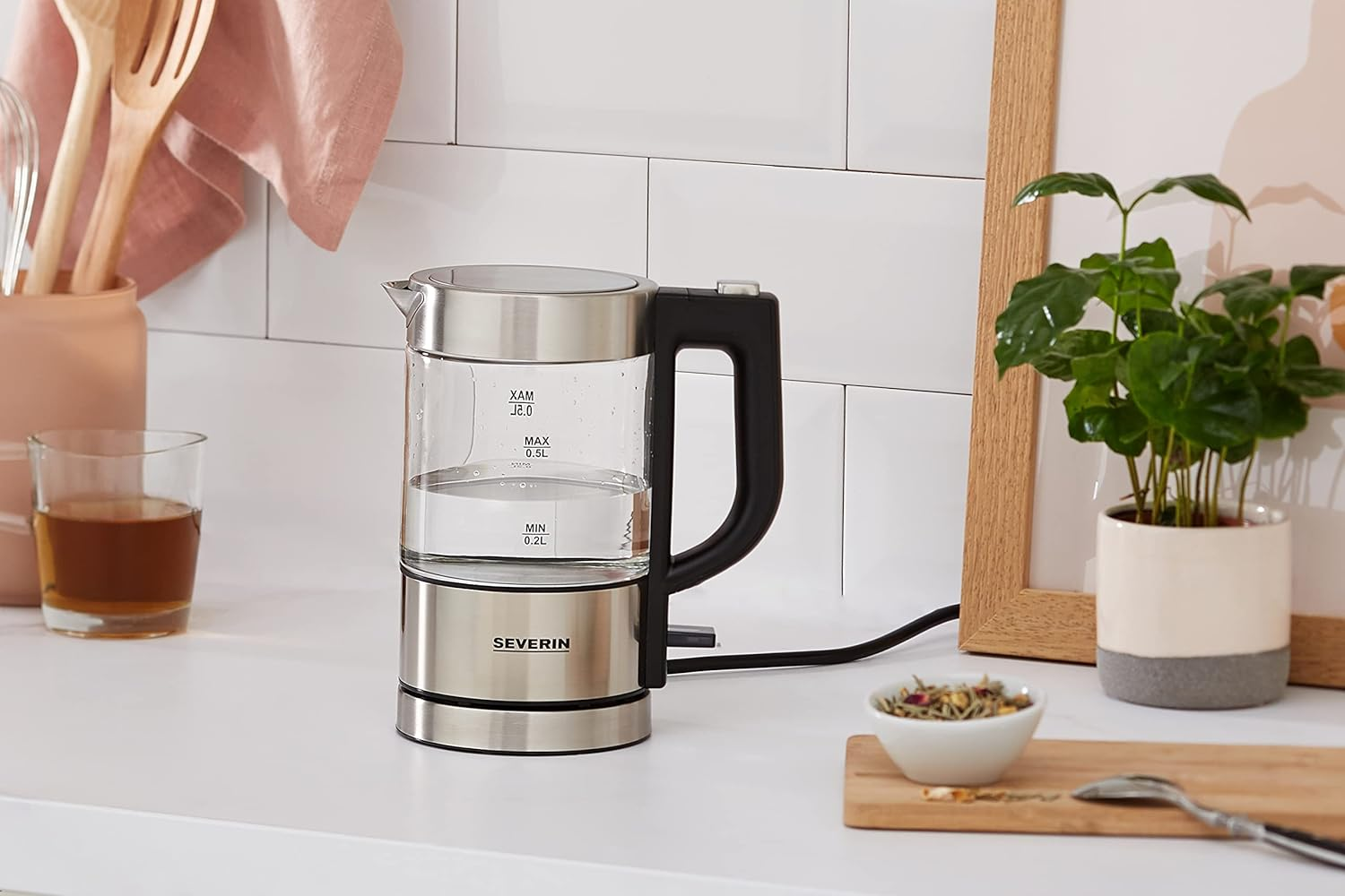 SEVERIN Mini Glass Kettle 0.5 L, Powerful and Compact in High-Quality Design, Electric Kettle with Limescale Filter, Stainless Steel/Black, WK 3472 image number 5