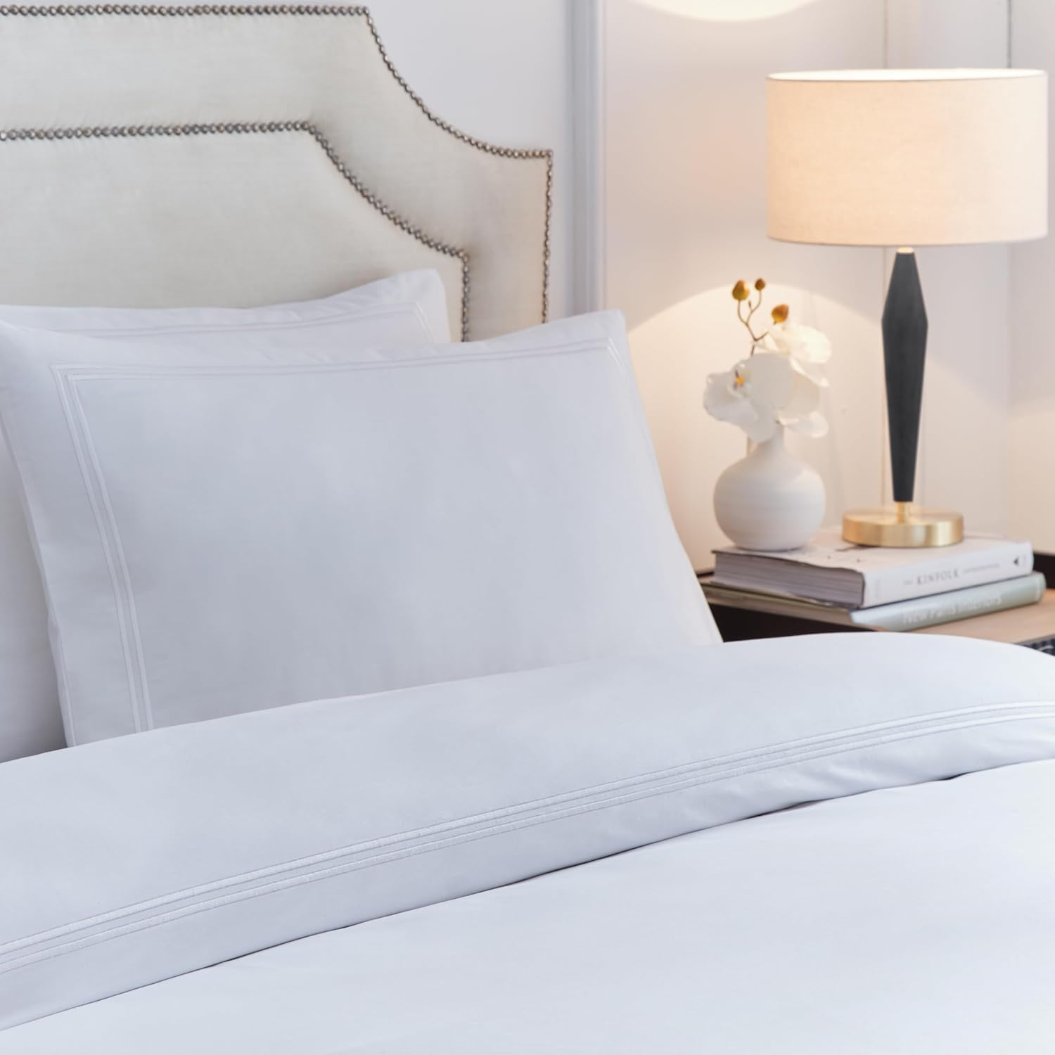 Paoletti Elara Duvet Cover Set &ndash; Luxury 200 Thread Count Cotton Embroidered Border Bedding Set (White - Double) image number 3