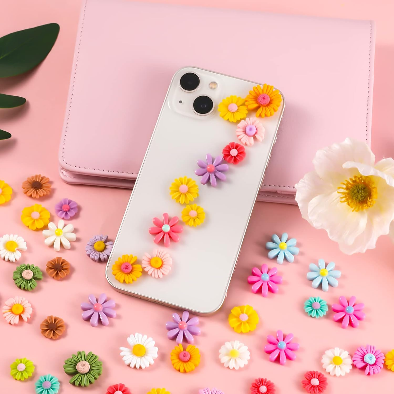 KINBOM 100Pcs Flower Resin Charms, Flatback Resin Beads Daisy Beads for DIY Scrapbooking Jewelry Making Craft Decorations (Mixed Colors)