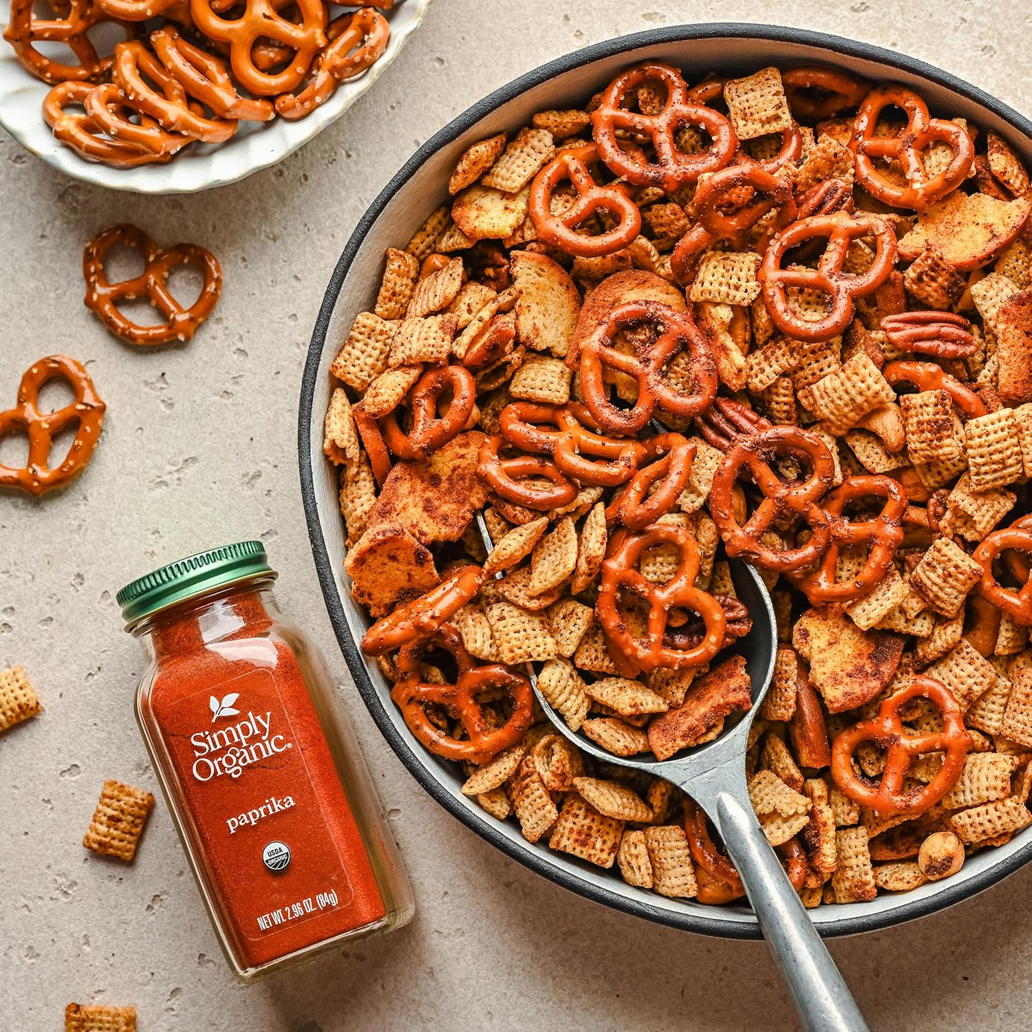 Simply Organic Ground Paprika Large Glass, 84G image number 3