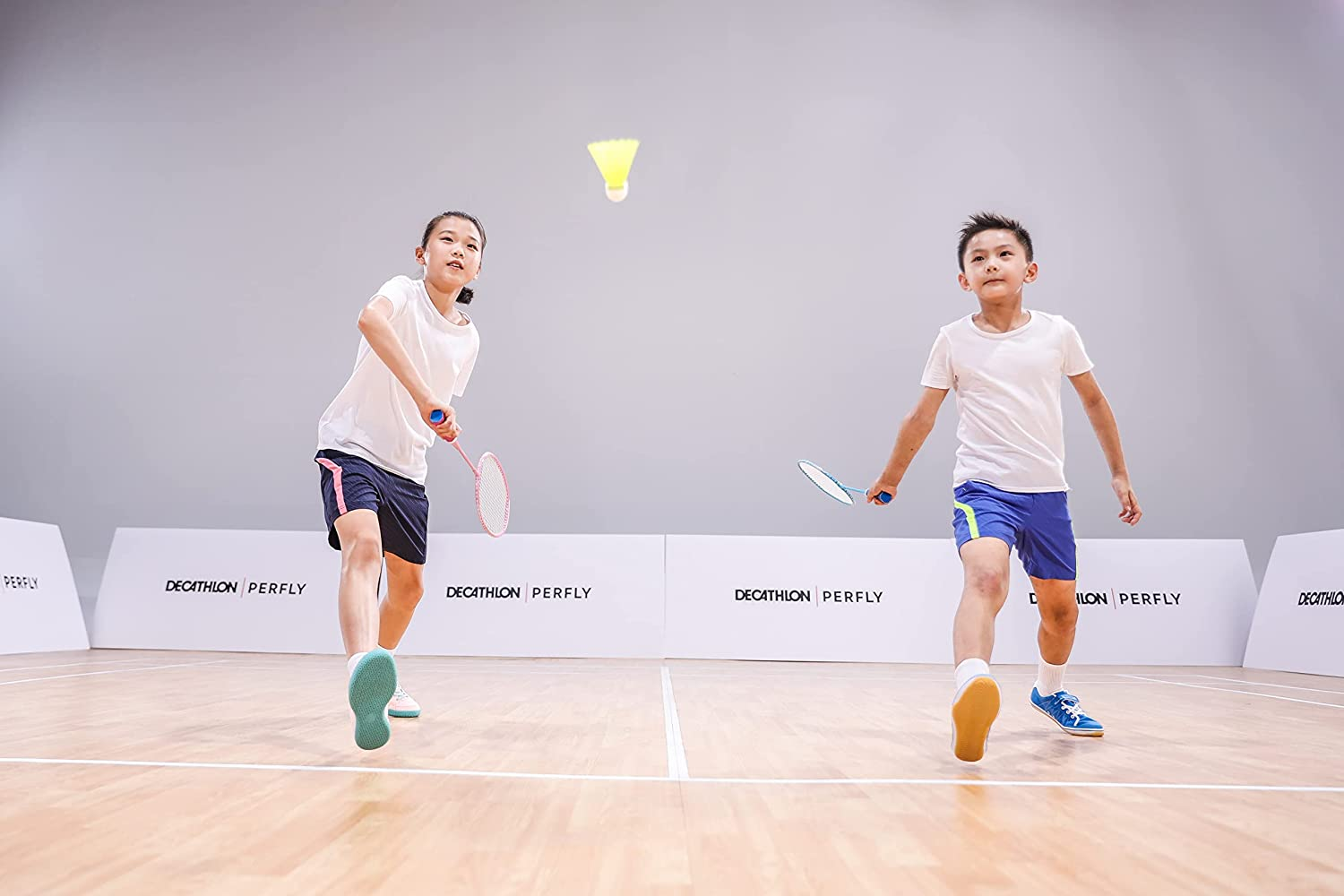 Decathlon - PERFLY - BR 100 Starter Kid Badminton Racquet Set, Blue Pink image number 4