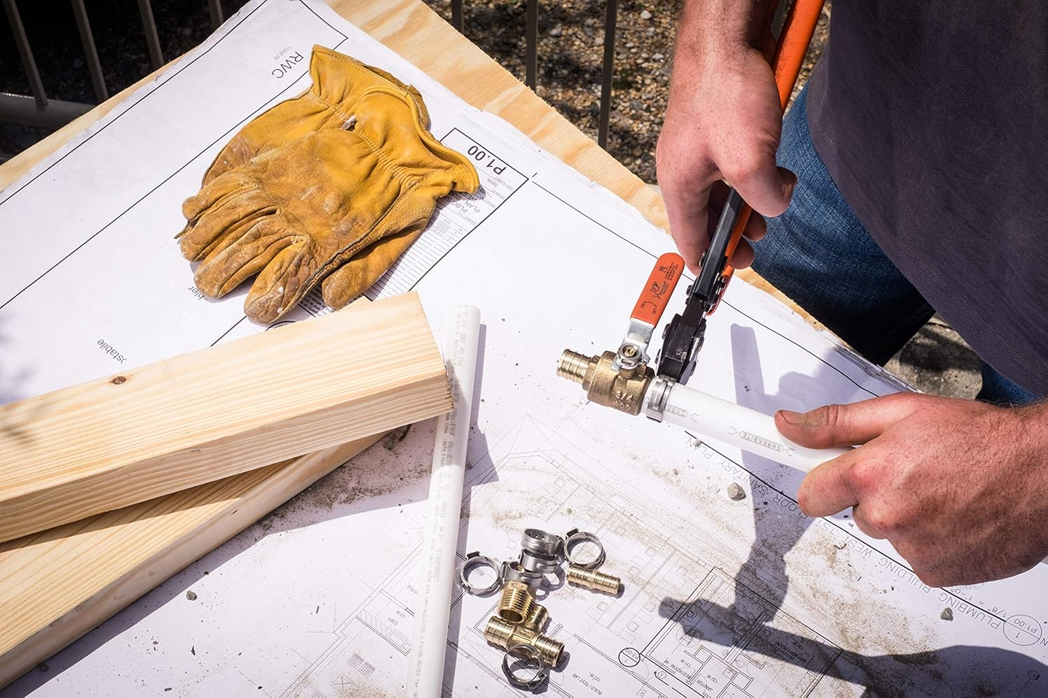 Sharkbite 1/2 PEX Pipe X 1/2 Inch FNPT Crimp 90 Degree Drop Ear Elbow, Brass Plumbing Fitting, PEX Pipe, PE-RT, UC334LFA image number 3