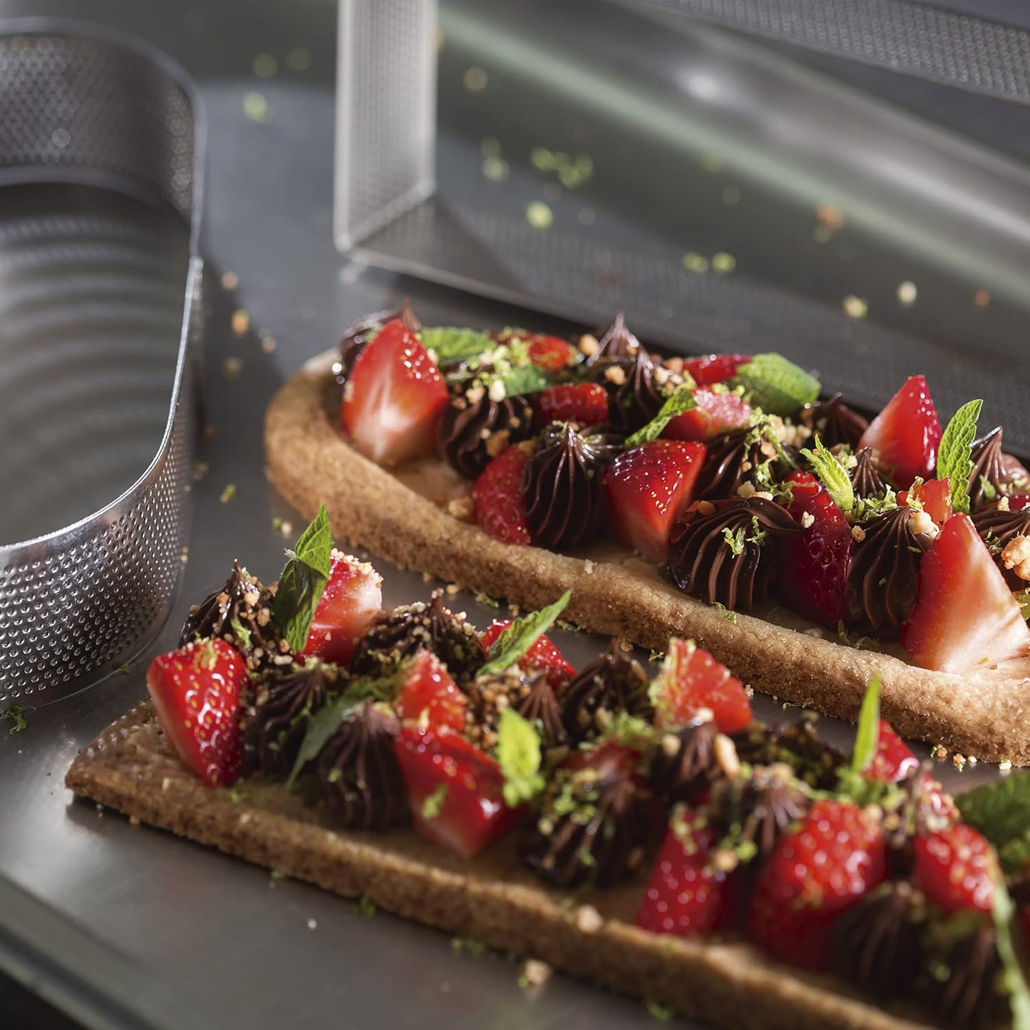 Lacor 68537 Perforated Cake Mould, 7 X 2 Cm, Silver image number 1