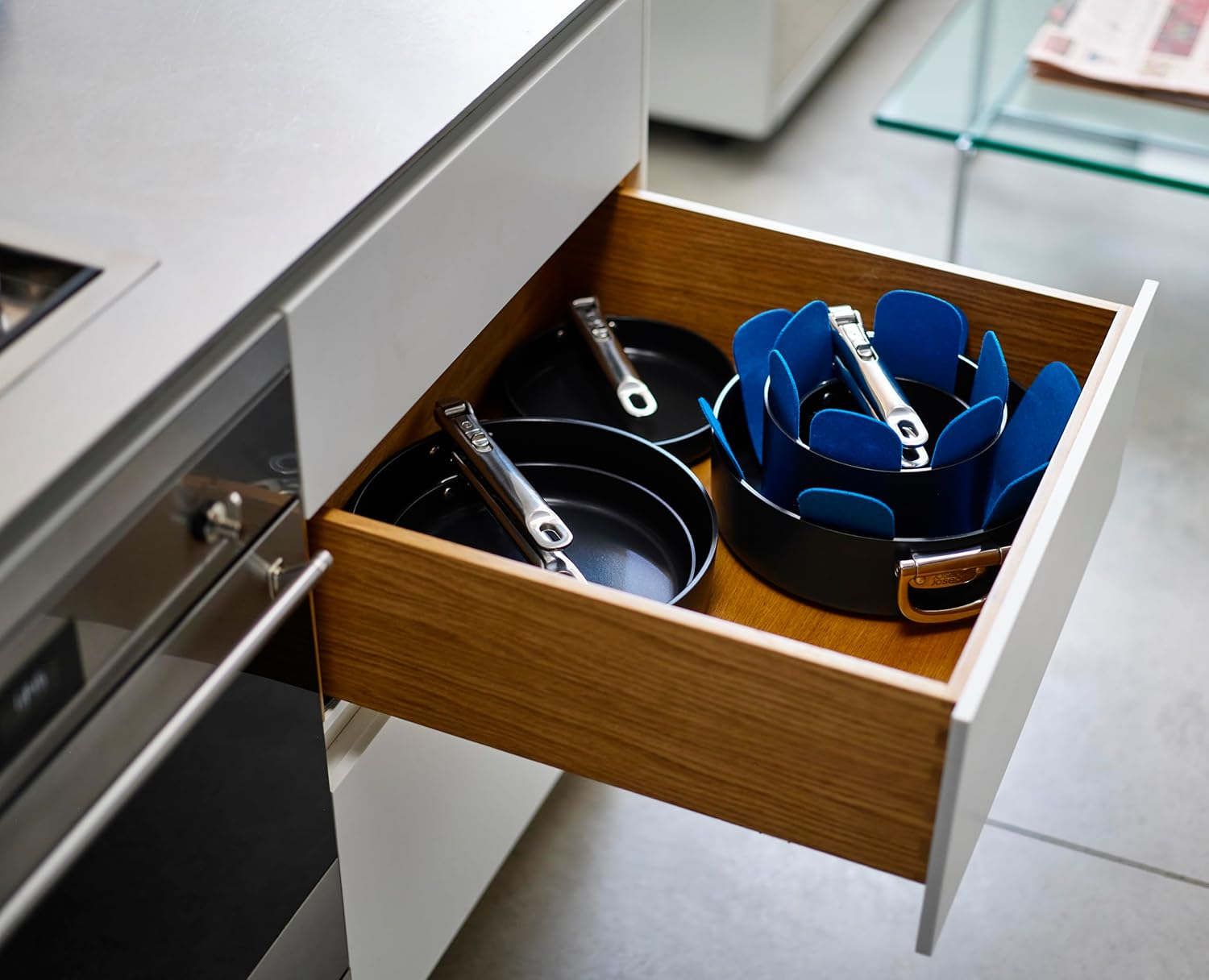 Joseph Joseph Space 3-Piece Felt Pan Protector Set, Anti-Scratch Pot Dividers, Stacking Pan Protectors - Midnight Blue image number 3