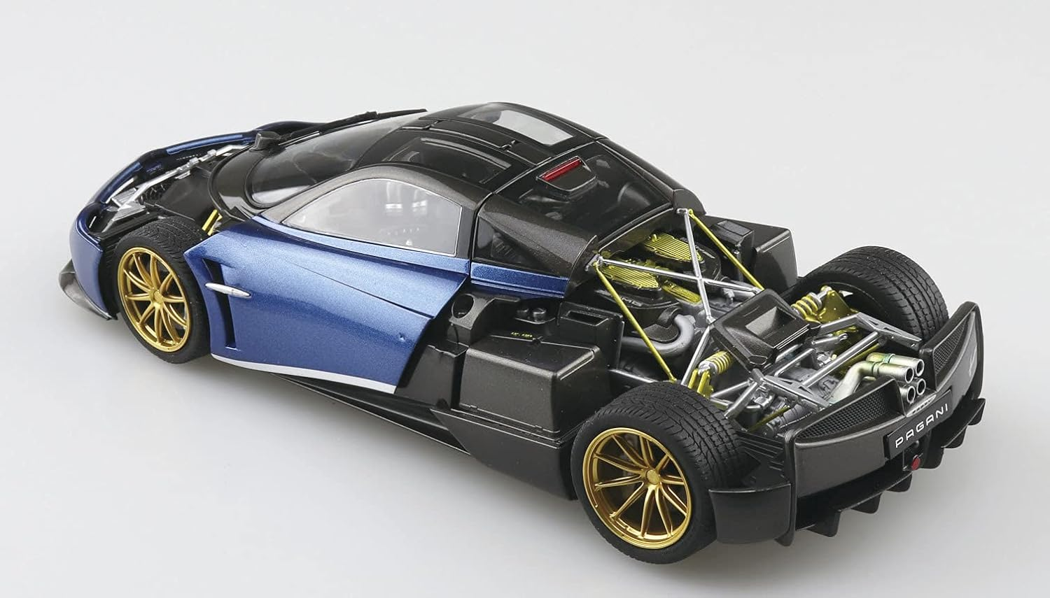 16 Pagani Huayra Pacchetto Tempesta 1:24 Scale Model Kit image number 3