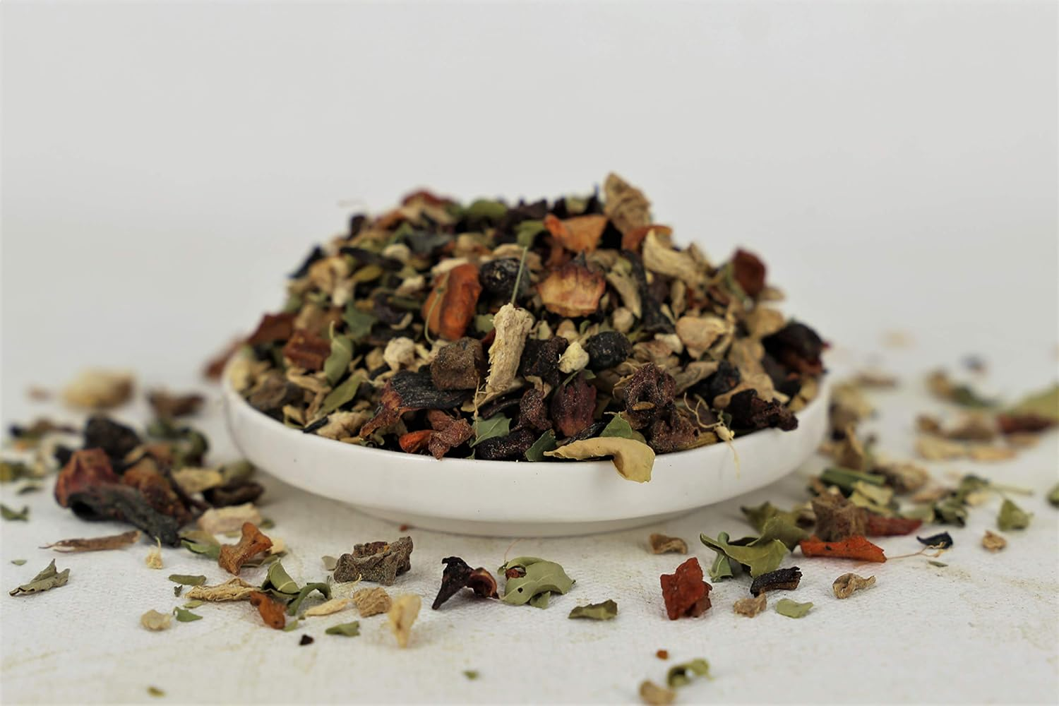 Turmeric, Beetroot & Ginger Tea Loose Leaf Caddy Tin image number 2