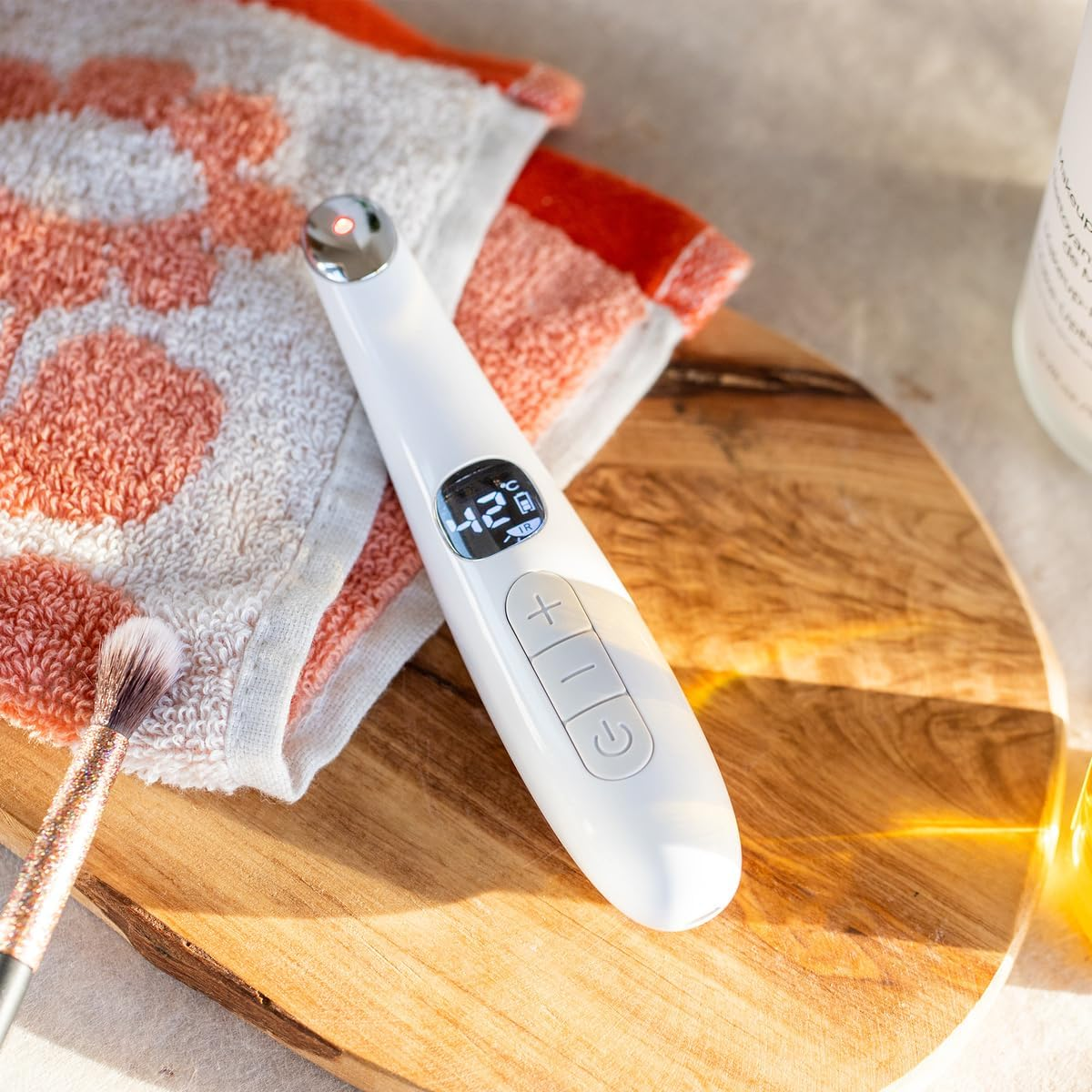 STYLPRO Bags Be Gone: Heated Eye Massager Helps against Puffiness, Wrinkles, Dark Circles and Tightening image number 5