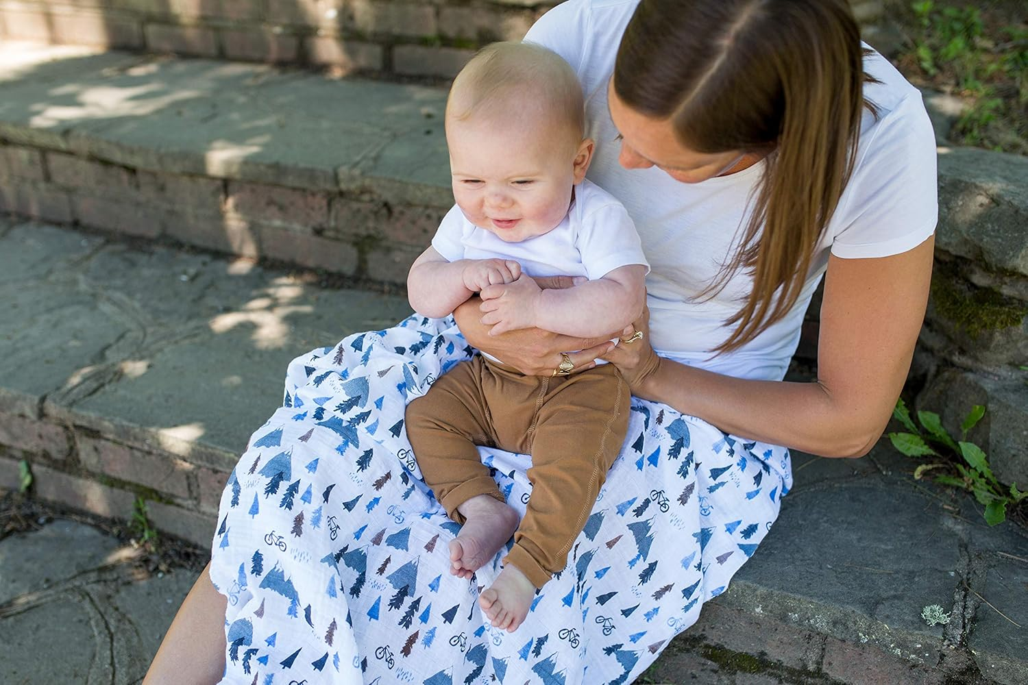Lulujo Baby Cotton Muslin Swaddle Blanket, Mountain Top, 47 X 47-Inch