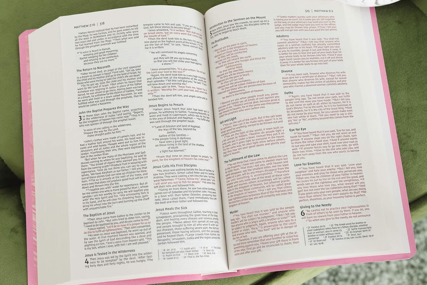 NIV Gift and Award Bible Red Letter Edition [Pink] image number 5