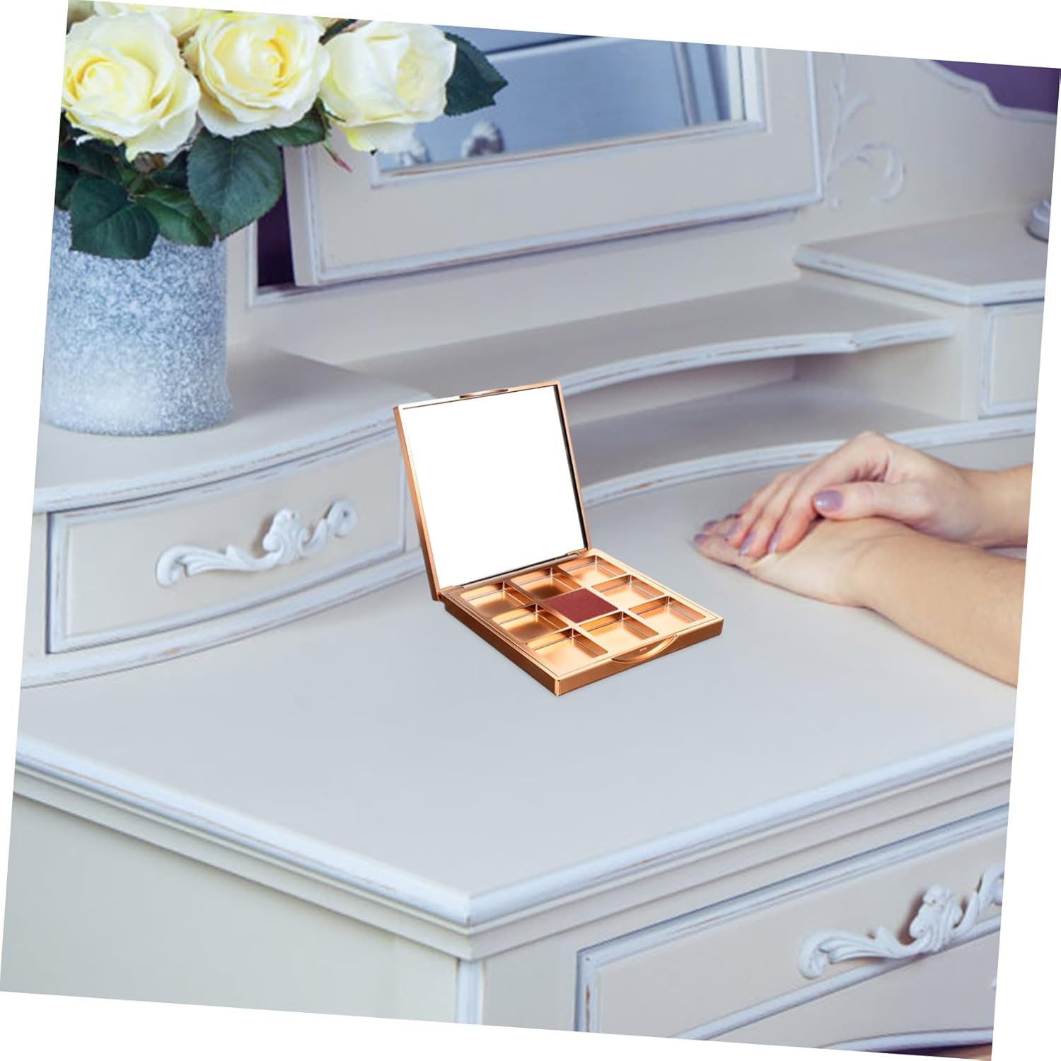 BELLIFFY 9Grids Eyeshadow Palette Empty Box Makeup Storage for Blush and Lipstick Compact Sequin Quicksand Design for Travel and Outdoor Use