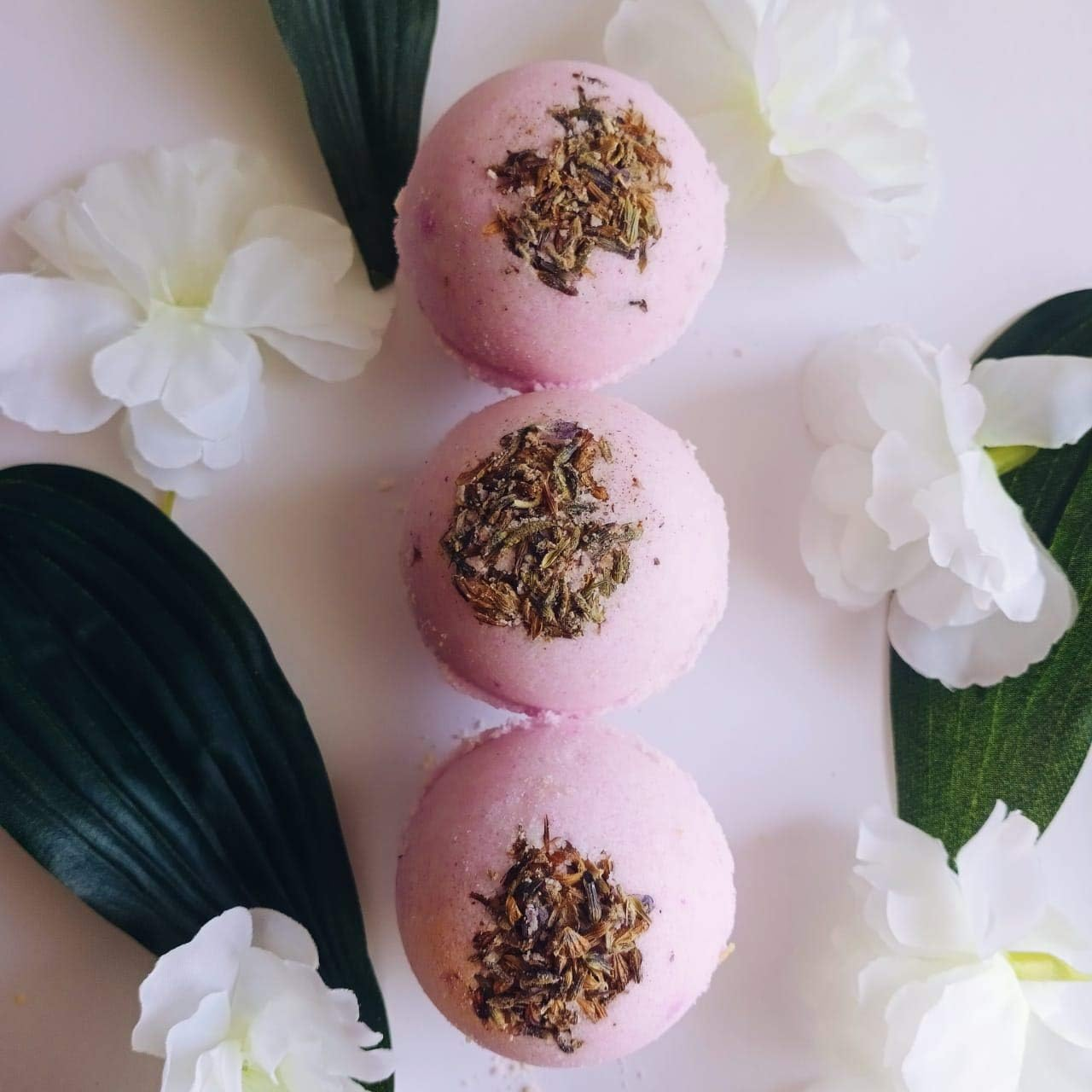 Bath Bomb, Fizzy Aromatic Bath Bomb with Lavender Buds (75G Each) Pack of 3 image number 3