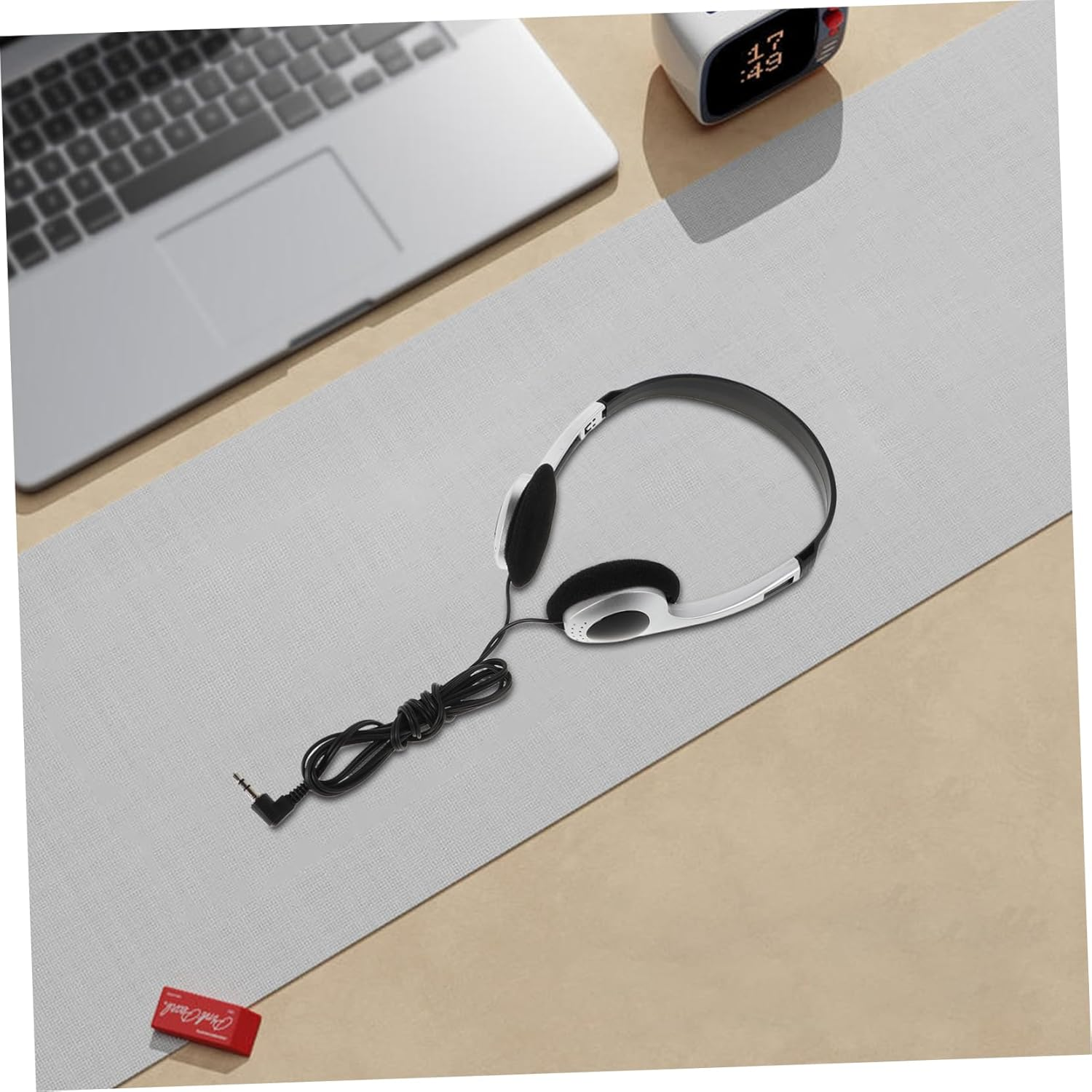 Housoutil Portable Retro Ear Headphones for Students Headphones with Wide Compatibility for School Travel and Home Use Comfortable Fit for Prolonged Use image number 6