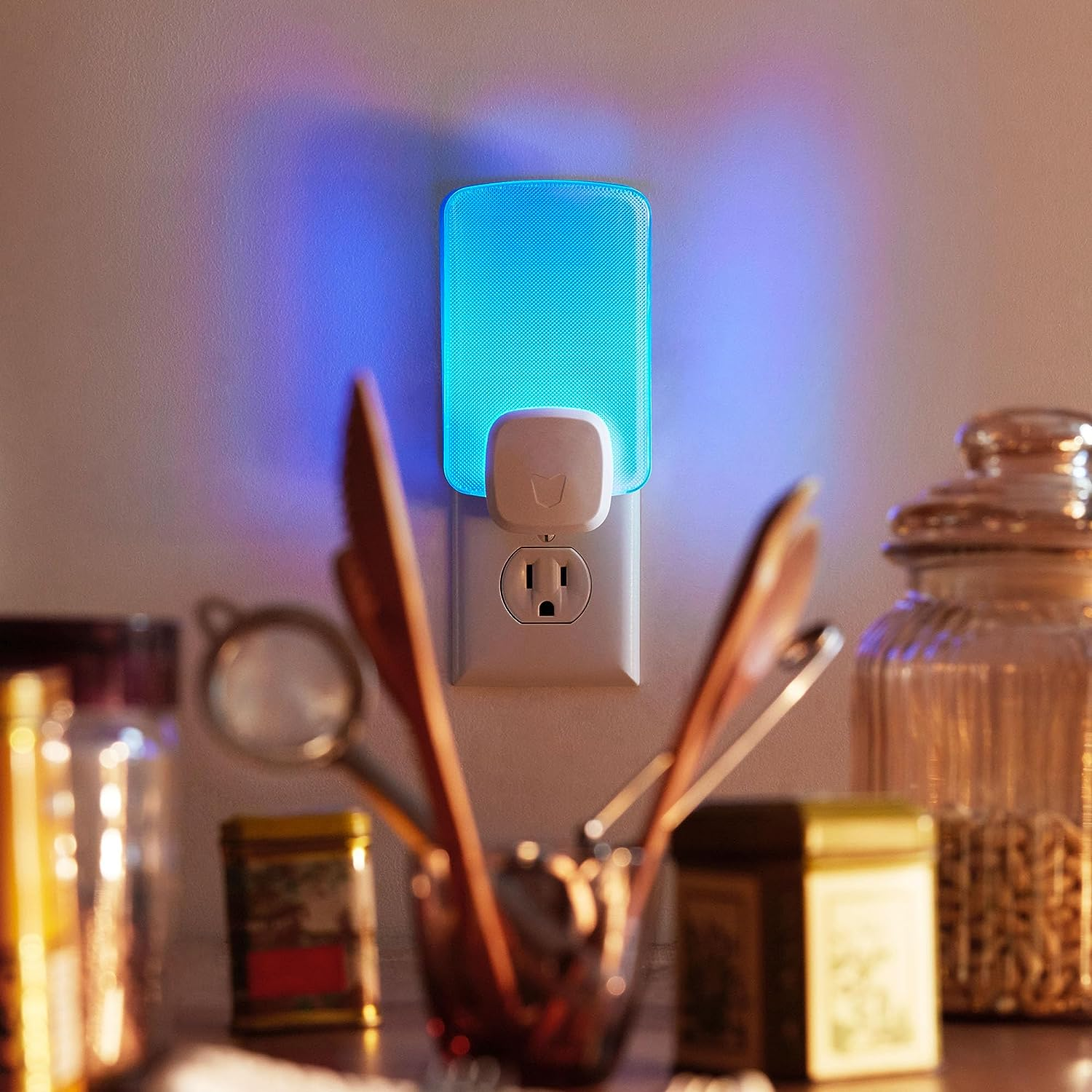 Raid Light Trap Refill Pack, 3 Refill Cards, Chemical Insectide Free and Pet Friendly image number 6