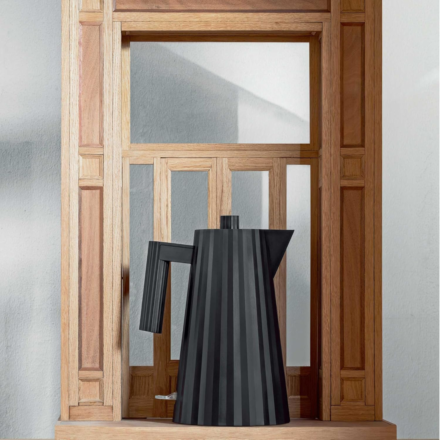 Alessi Pliss&eacute; MDL06 B/UK - Electric Kettle in Thermoplastic Resin, English Plug 2400W, 170 Cl, Black - White image number 3