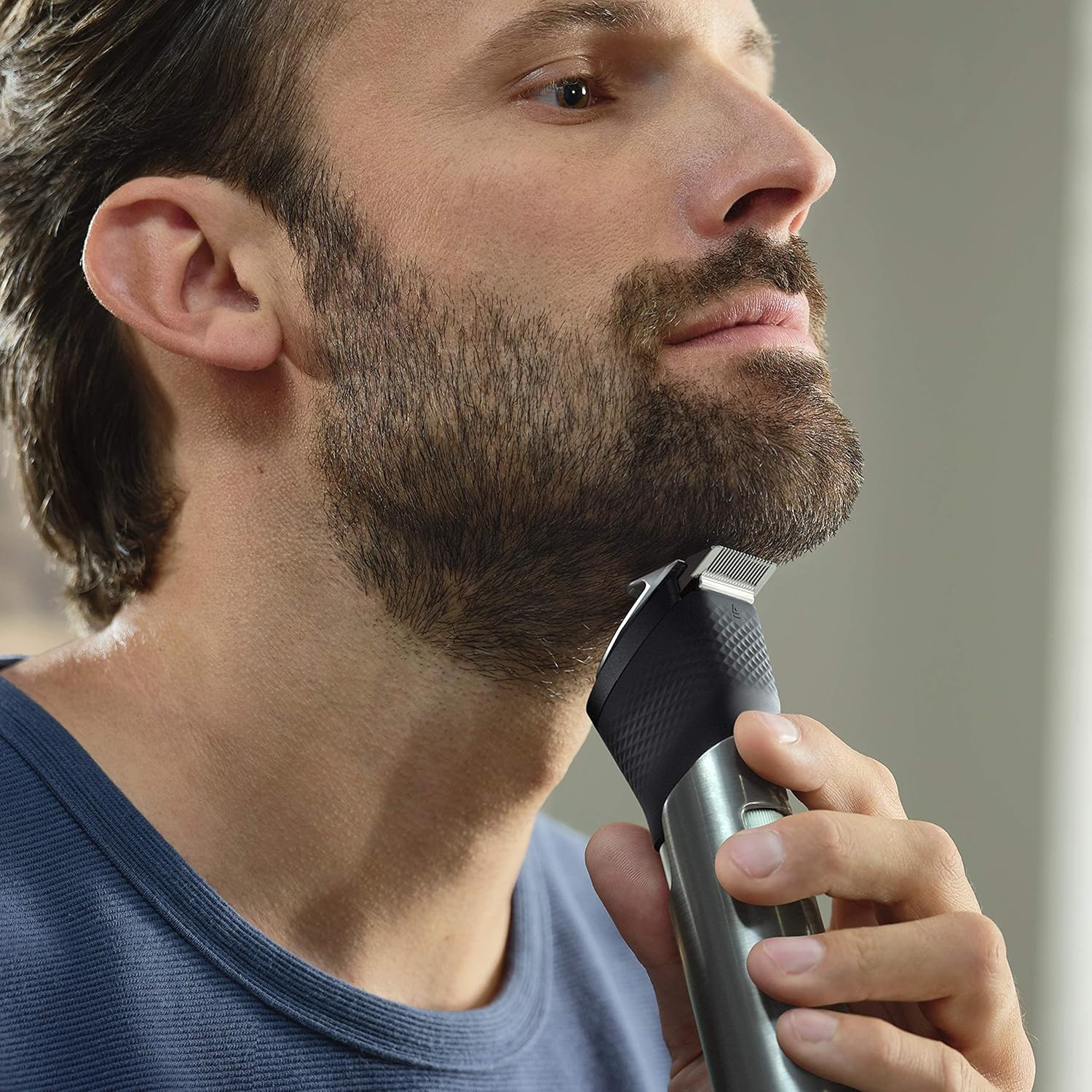 Philips BT9810/15 Beard Trimmer Series 9000 Prestige for Precision Incomparable with Long Attachment Comb image number 2
