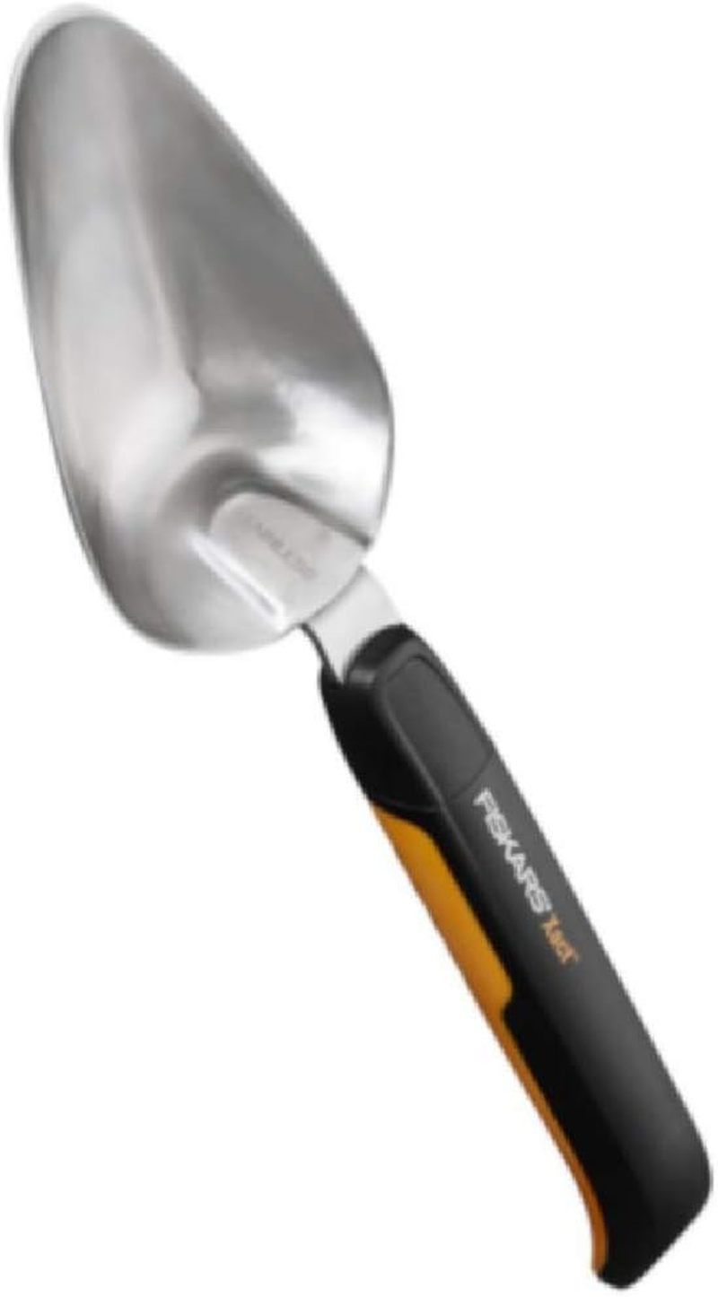 Fiskars Xact Hand Rake, Heavy Duty Gardening Hand Tool with Ergonomic Handle and Hanging Hole for Storage, Stainless Steel Head and Tines, Perfect for Maintaining a Raised Garden Bed image number 6