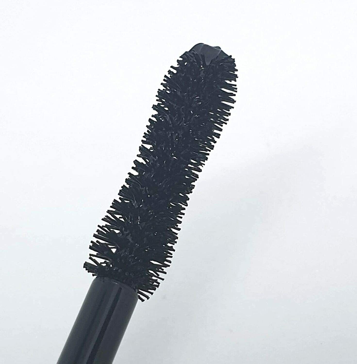 3D Fibre Lash Mascara Set with Travel Case | 2-Piece Volumising & Lengthening Look | Smudge-Resistant | Lightweight Buildable Lashes | Black image number 4