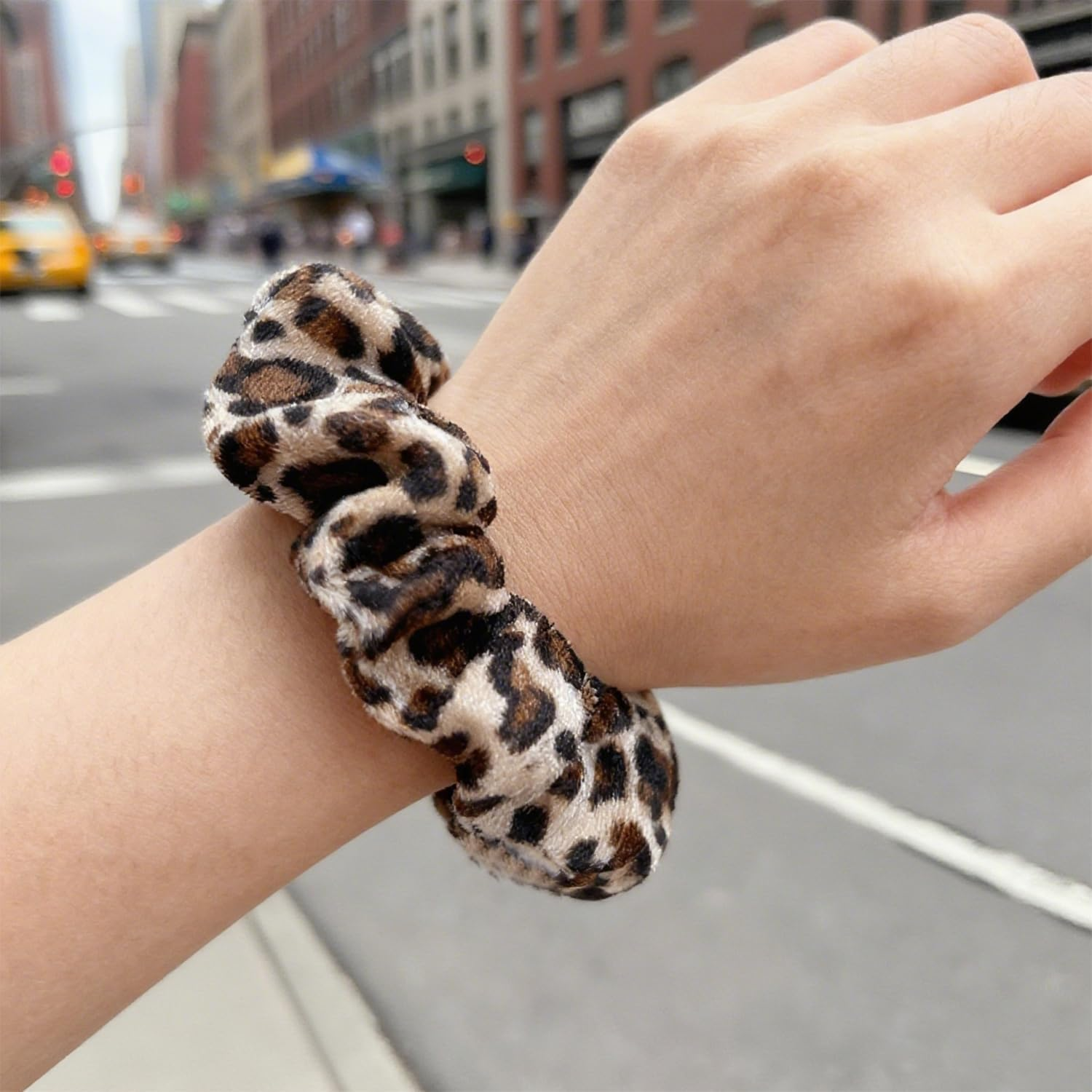 2 Pcs Leopard Print Scrunchies, Velvet Scrunchy for Women Girl Hair Soft Ropes Ponytail Holder Hair Accessories (Style 1) image number 4