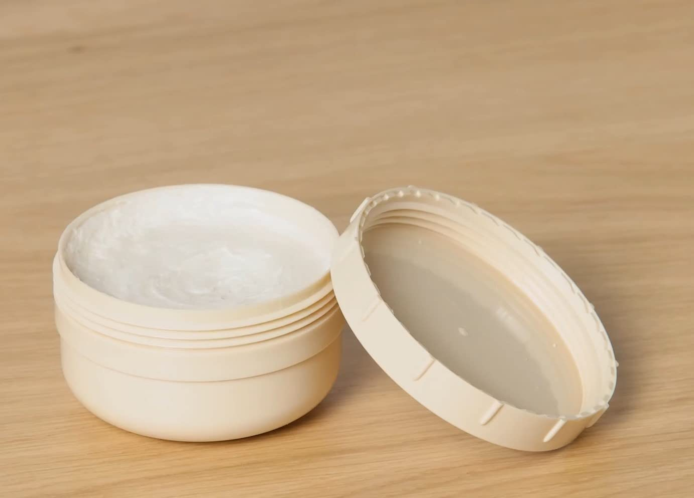 Taylor of Old Bond Street Sandalwood Shaving Cream 150 G image number 2