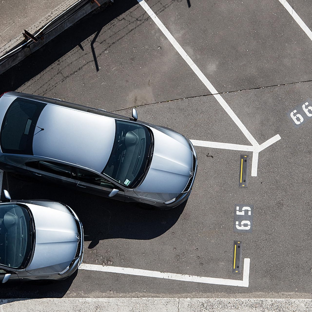 ULTECHNOVO Garage Car Stopper Wheel Stop Stoppers for Parking Stops Made of Sturdy Rubber image number 1