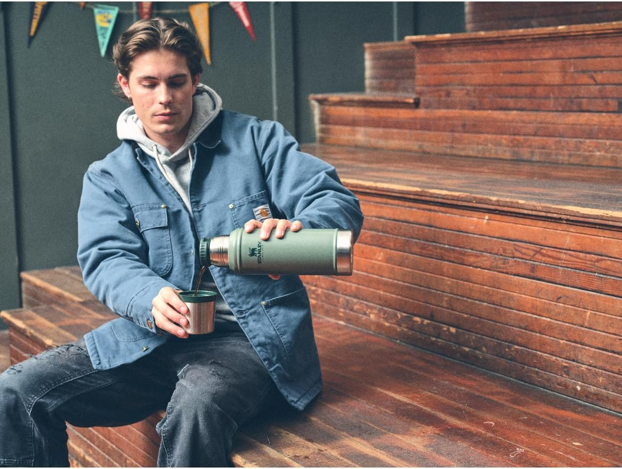 Stanley Classic Legendary Classic Bottle 1QT Hammertone Lake - Hammertone Lake image number 4