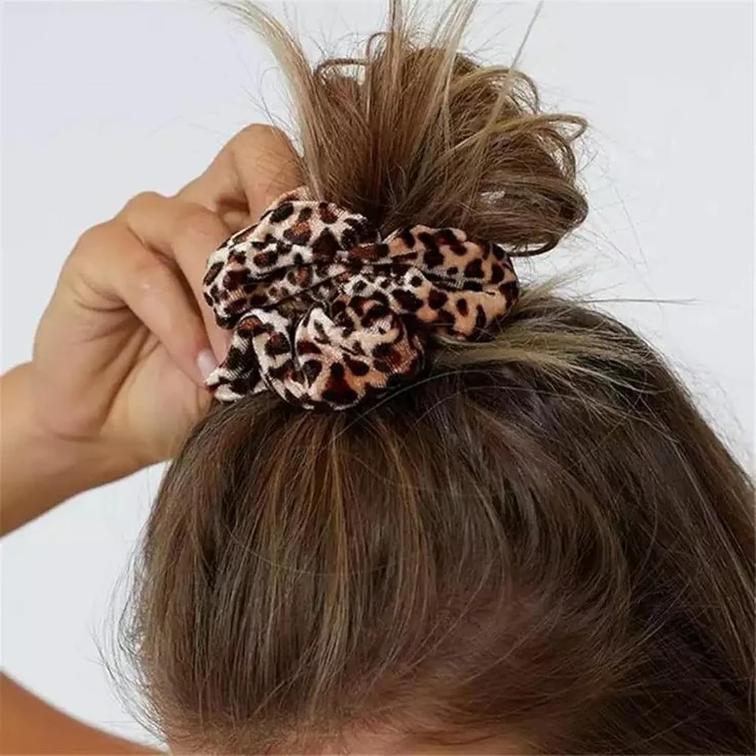 Pack of 4 Scrunchies Hair Bobbles with Leopard Pattern, Hair Thick Scrunchie Hair Band Elastic, Hair Bobbles Velvet Leopard, Elastic Hair Bands Ponytail, Leopard Hair Accessories for Women Girls image number 5