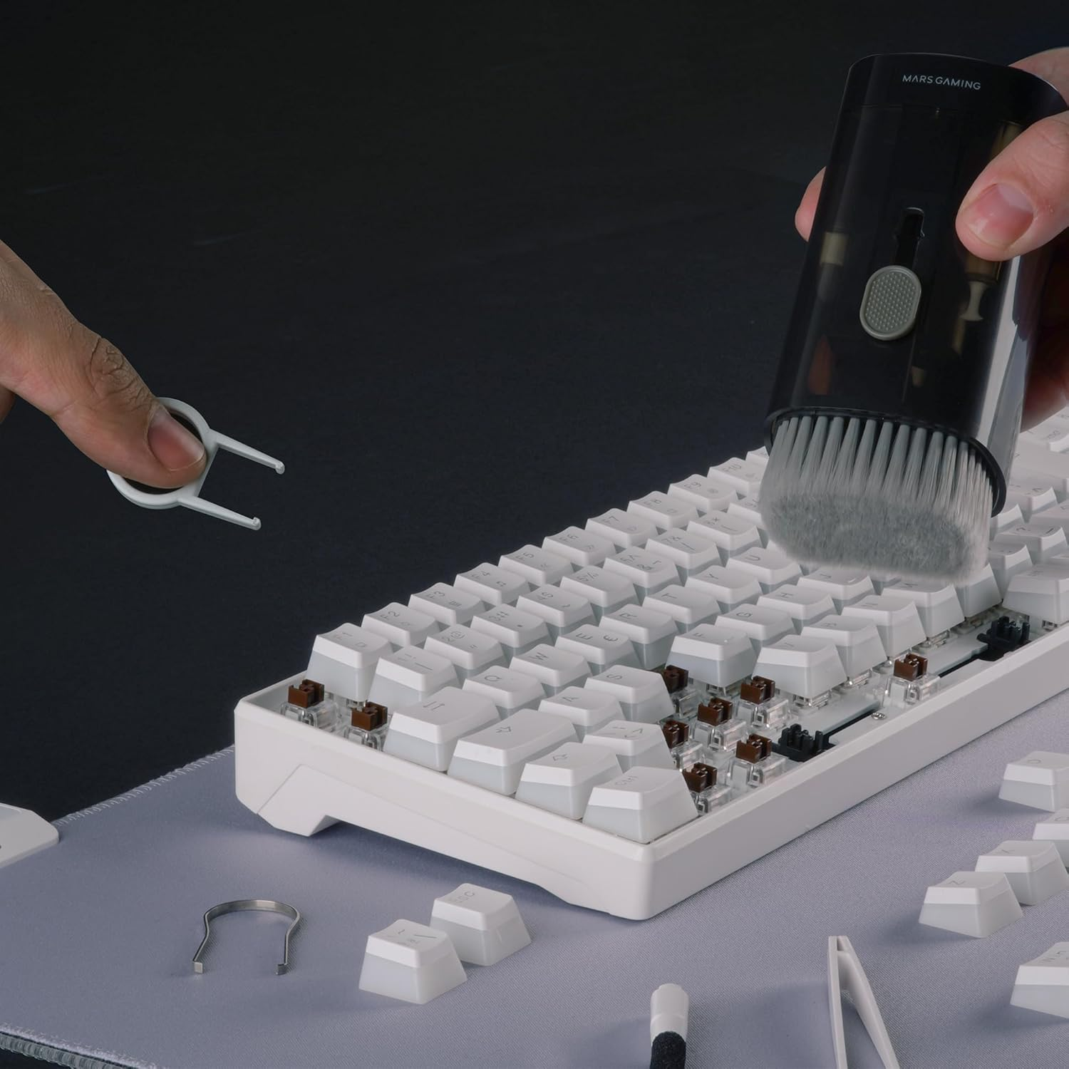 Mars Gaming MA-KIT Multifunctional Cleaning Set 21-In-1, Compact and Portable Design, Soft Brushes and Lint-Free Cloth, Professional Cleaning Kit for Electronics, Button Remover, Case image number 2