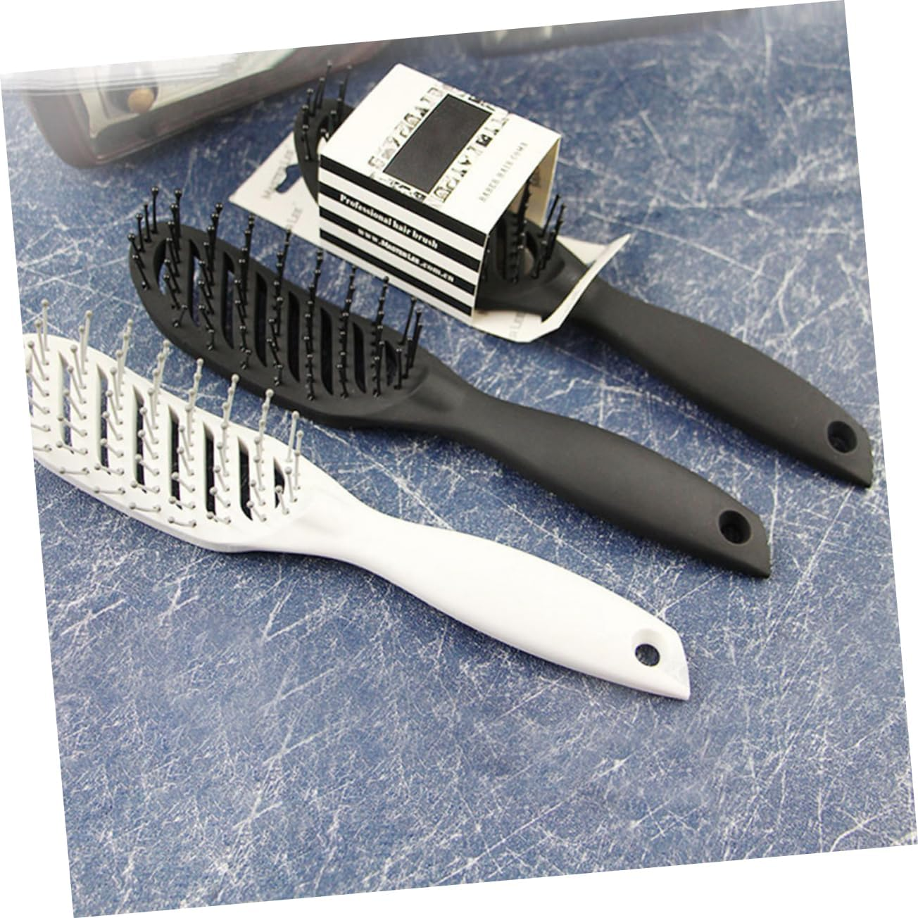 1Pc Curved Massage Comb Lightweight Plastic Hairdressing Styling Tool for Women Portable Black Comb for Care and Styling for Ladies image number 2