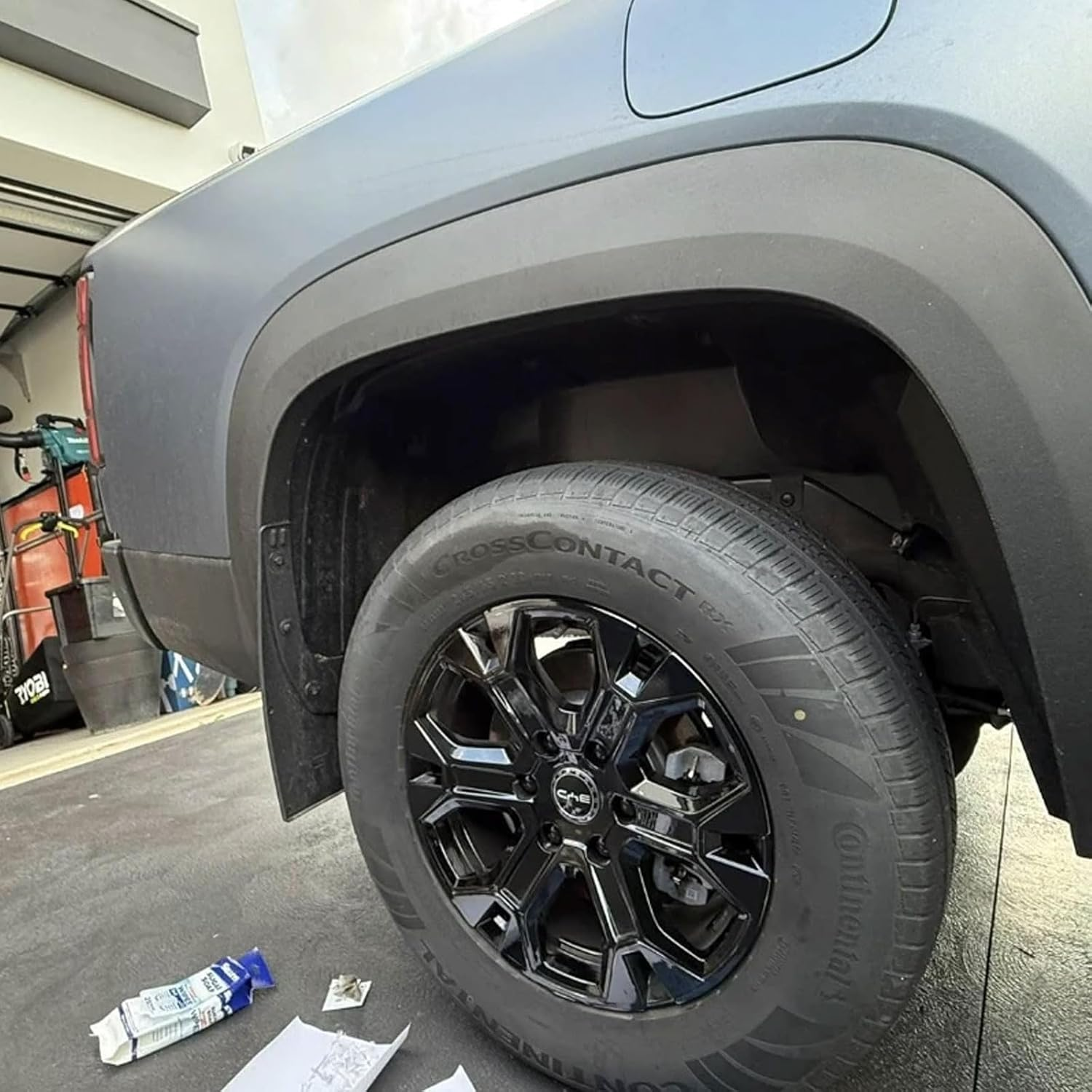 BYD Shark 6 Accessories Wheel Decals (4Pcs) Ultralightweight Sporty Rim Stickers, Easy to Clean & Scratch Resistant image number 3