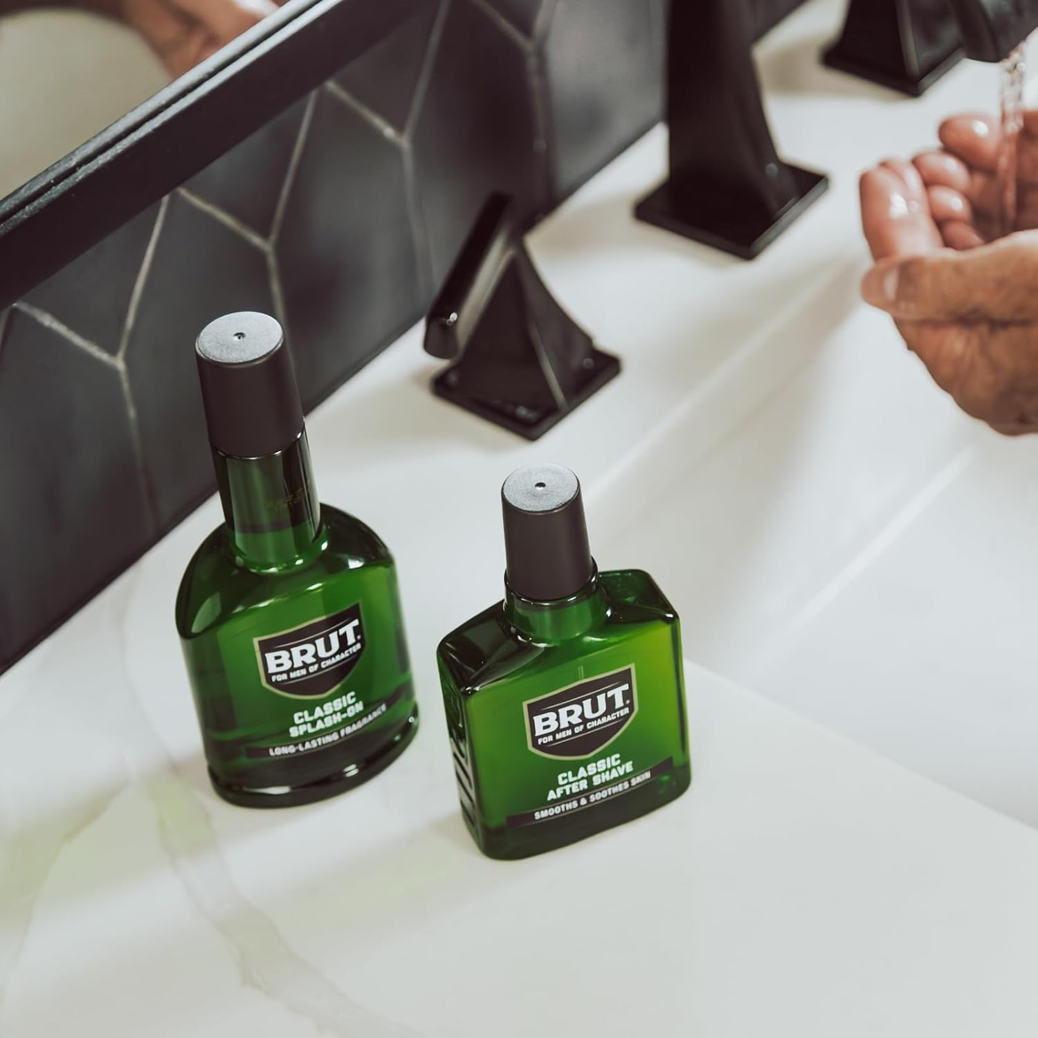 Brut Splash-On Classic Scent for Men, 100Ml image number 6