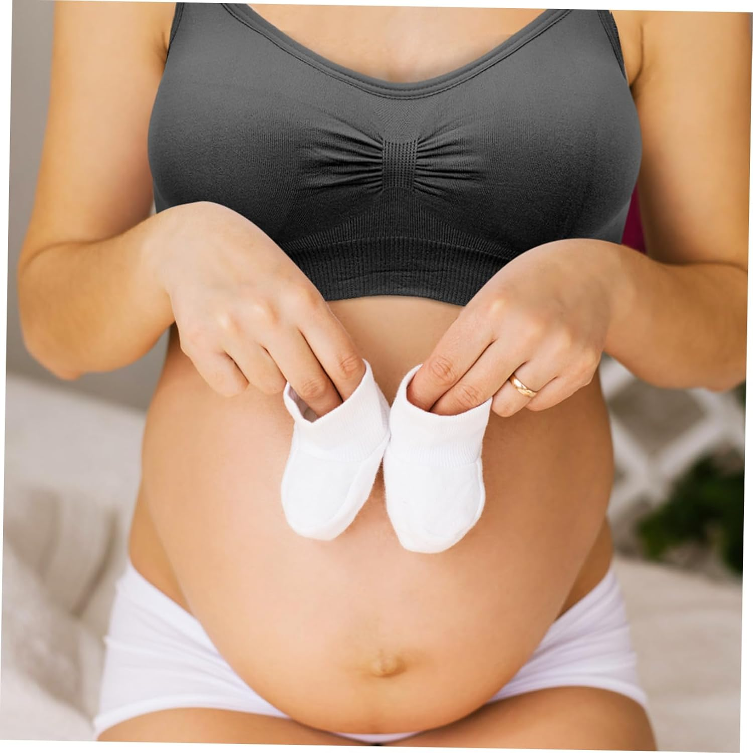 Baluue Nursing Bras for Breastfeeding Maternity Comfortable Moms Bras with Extenders Stylish Versatile Support for Nursing Moms Quick Release Clips for Easy Feeding