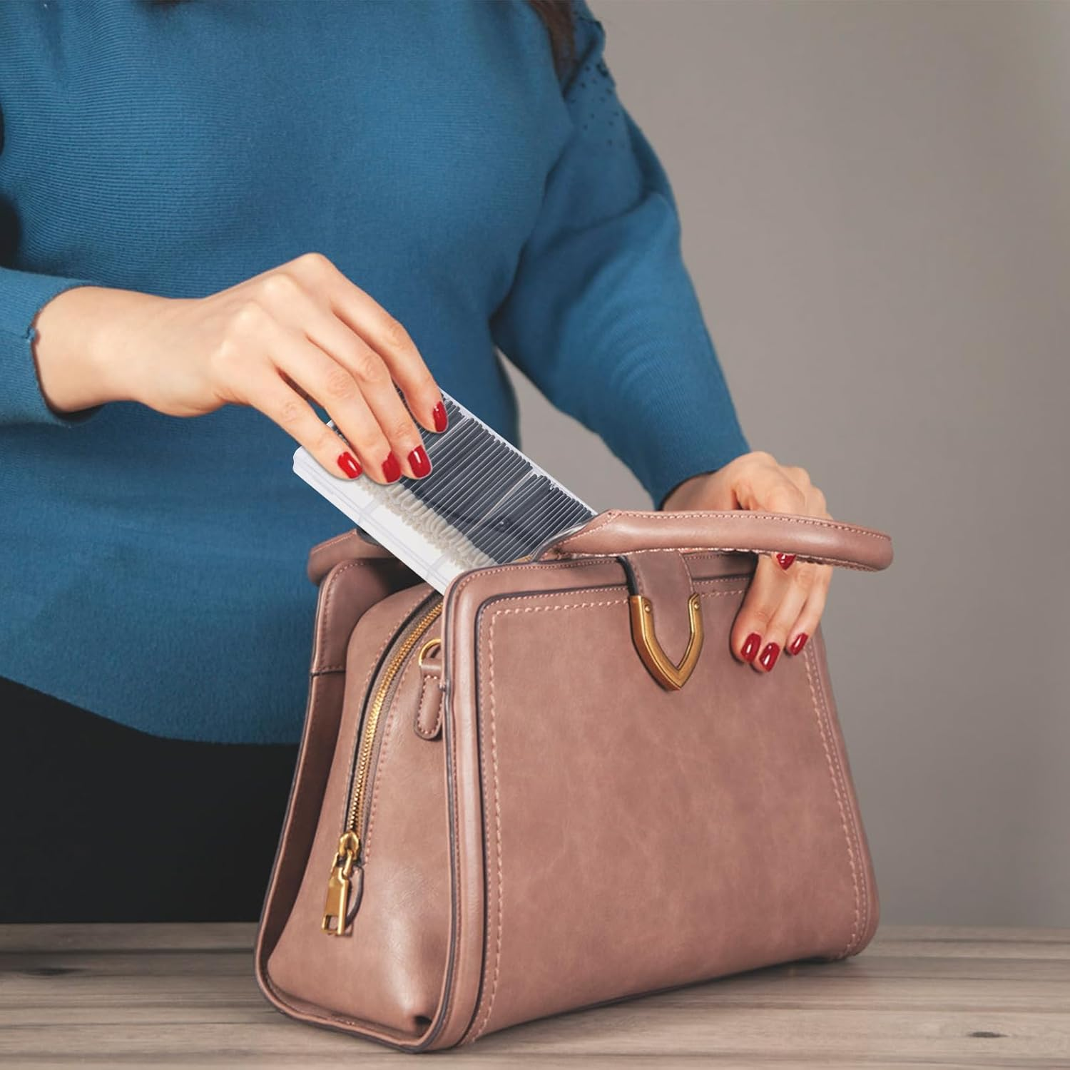 GEMSANVA 240 Pieces Disposable Lip Wands Lip Brushes,Lipstick Applicator Brushes Lip Gloss Wand,Soft Lint Free,Eyes & Lips Makeup Applicator Wands Tools（Black） image number 4