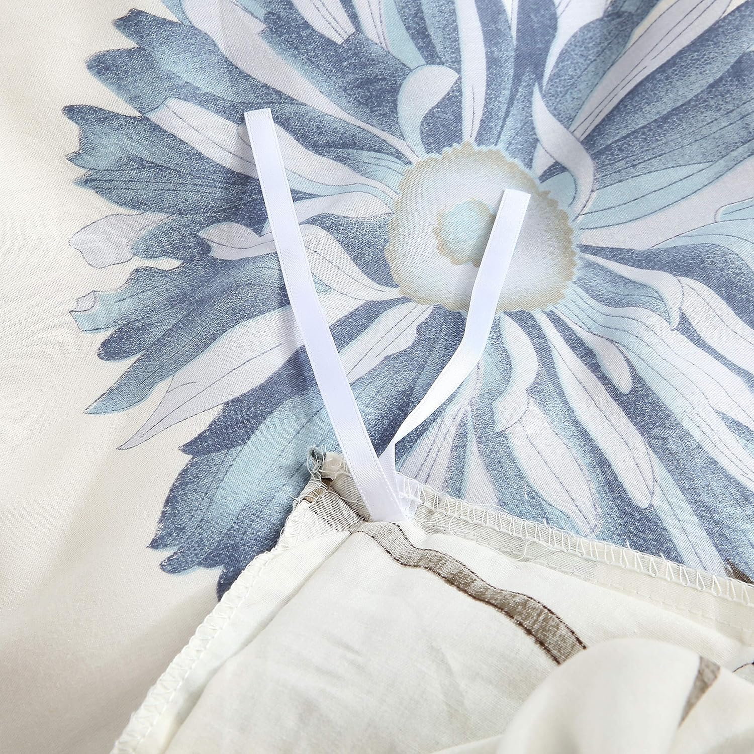 Swanson Beddings Daisy Silhouette Reversible Floral Print 3-Piece 100% Cotton Bedding Set: Duvet Cover and Two Pillow Shams (California King) (Comforter NOT Included) image number 2