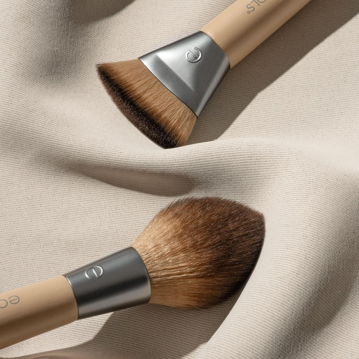 Ecotools Sculpt + Bronze Dual-Ended Makeup Brush, Fluffy Bronzer & Dense Contour Brush for Liquid, Cream & Powder Face Makeup, Travel-Friendly, Vegan & Cruelty-Free, Eco-Friendly Handle, 1 Count image number 6