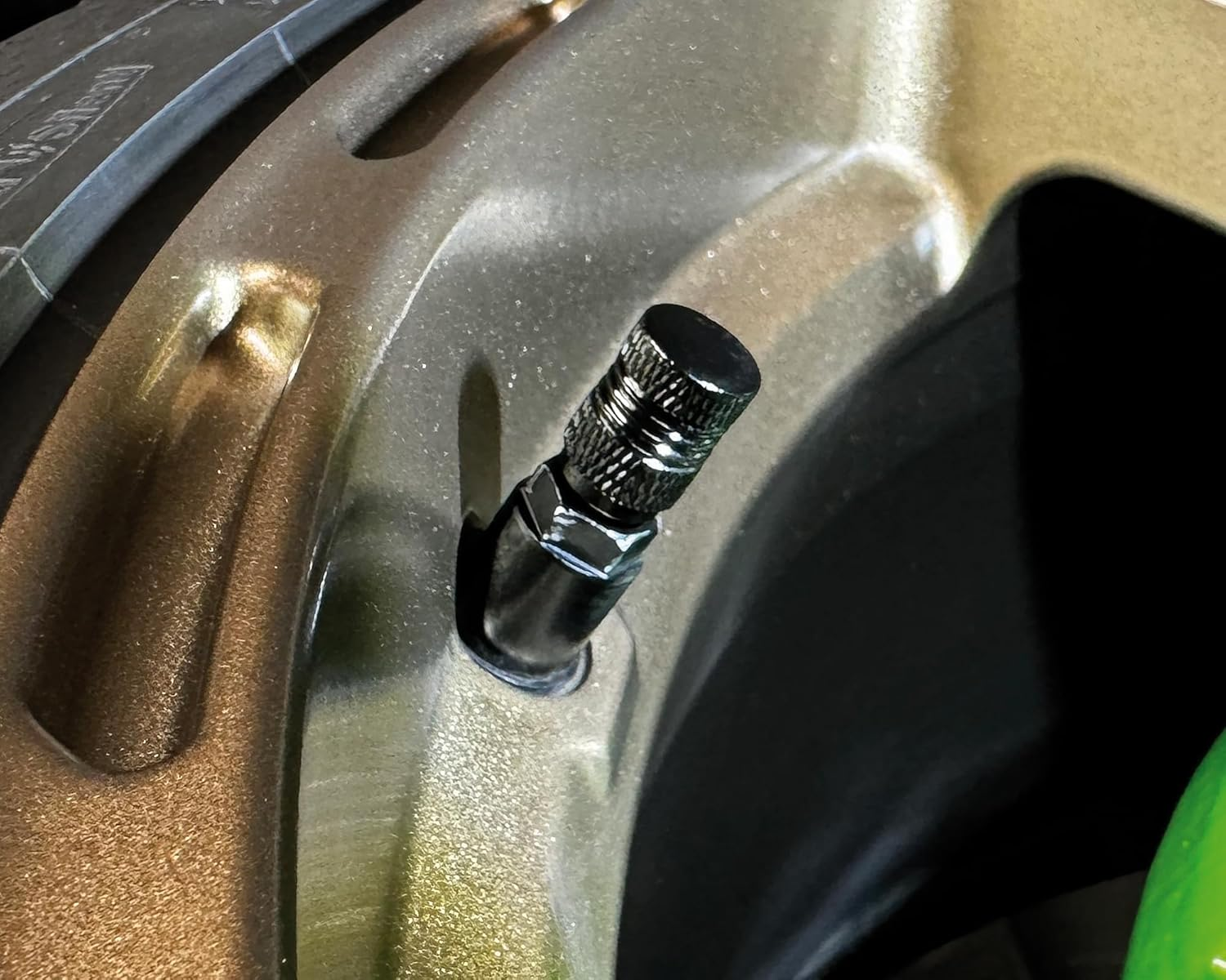 FOLIATEC AIRCAPS Milled Car Valve Caps Valve Cover Tyre Valve Caps for 4 Wheels, Black