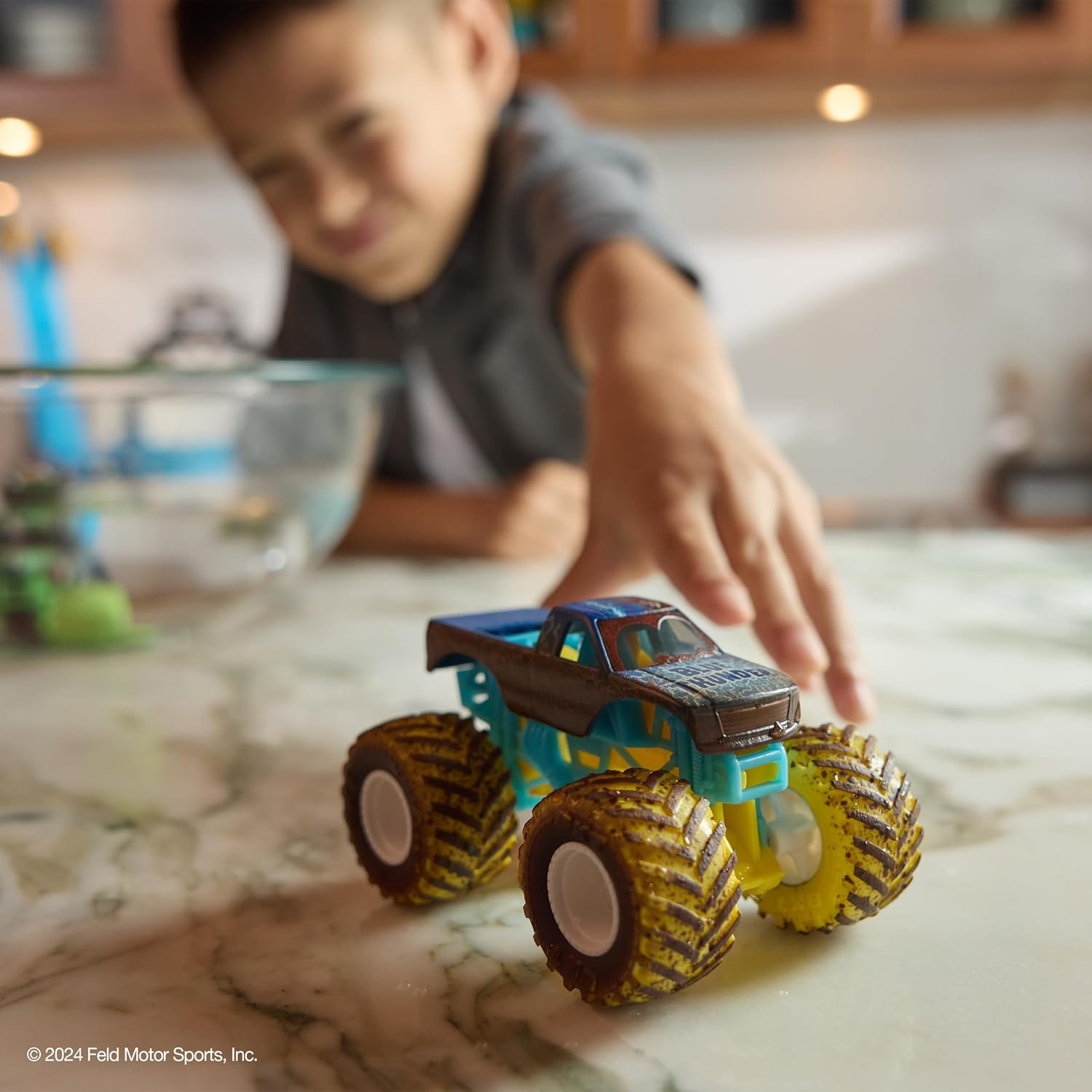 Monster Jam Mud Blasters, Color Change Monster Jam Truck, 1:64 Die Cast Vehicle, for Ages 3 and up (Styles May Vary) image number 2