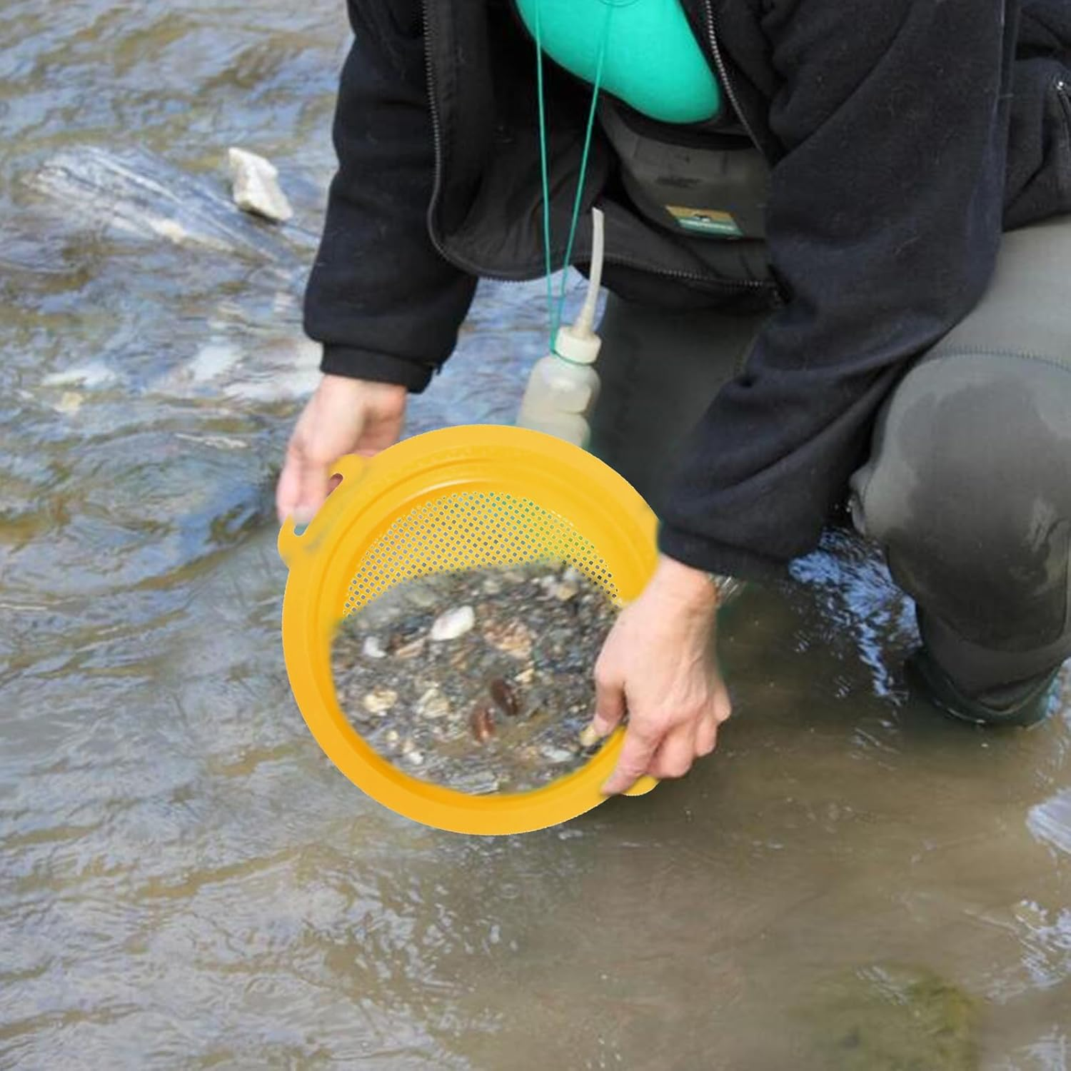 Zalizr 4 Pcs Screening Pan, 22 CM/8.7" Plastic Mining Screen, Portable Gold Panning Pan for Filtering Sand, Dirt, and Gravel, Sifting and Gold Extraction Tools image number 1