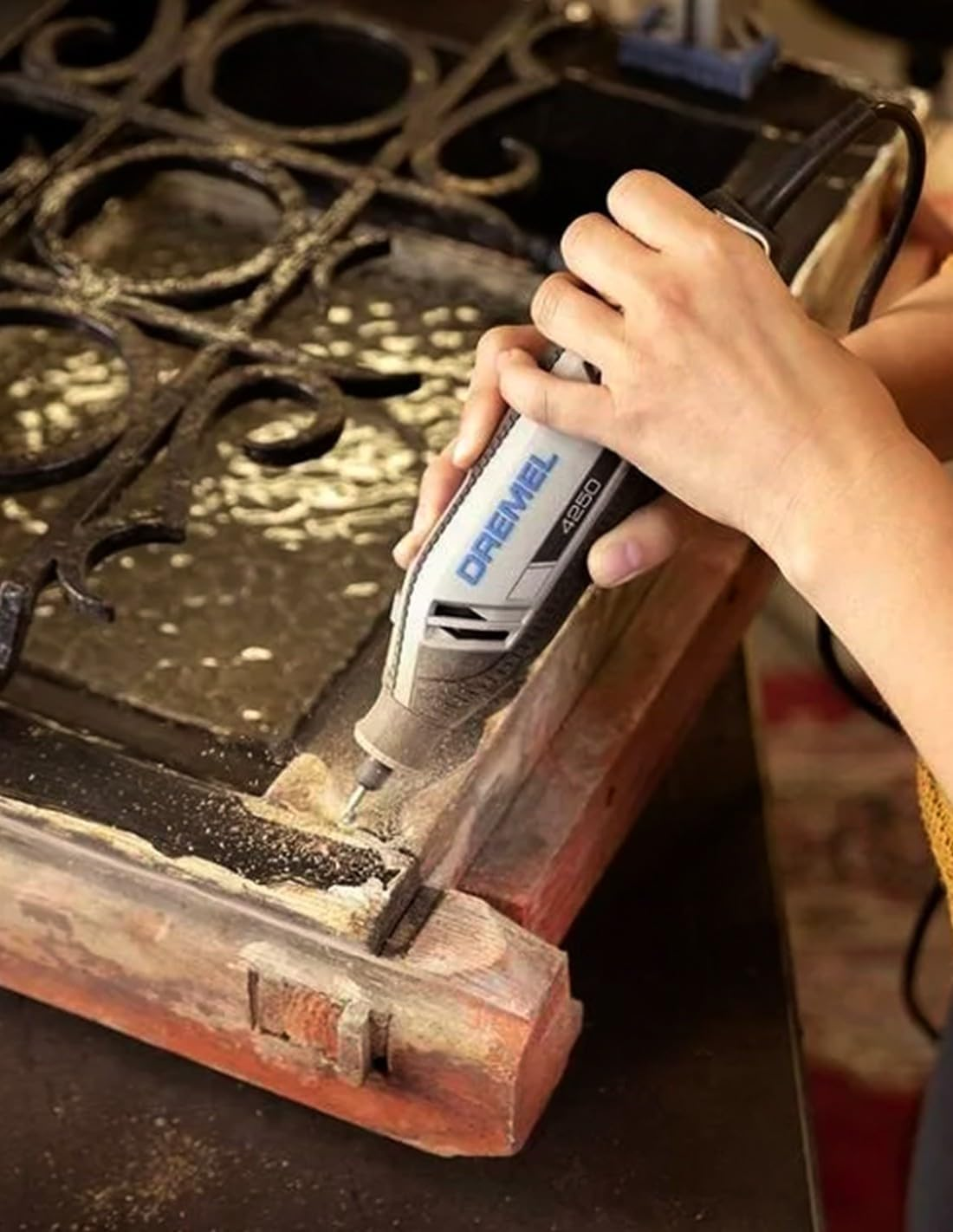 Dremel 4250 Rotary Tool 175W Multi Tool Set with 35 Accessories, 175W Motor with Constant Electronics, Variable Speed 5,000-35,000 RPM image number 1