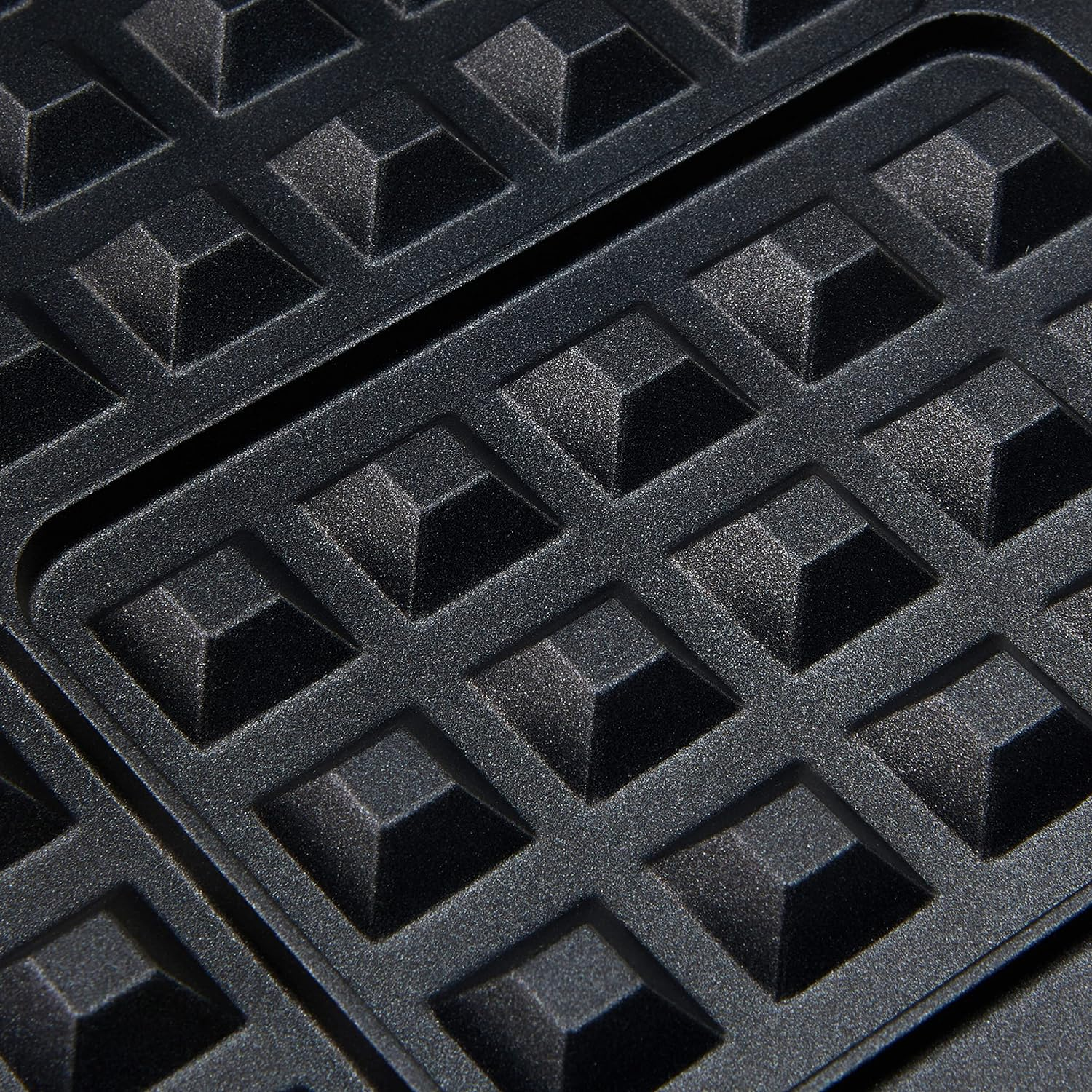 De'Longhi Multigrill Accessory Set of 2 Waffle Plates DLSK151, Compatible with Multigrill Models CGH1012D and CGH1112DP, Black image number 1