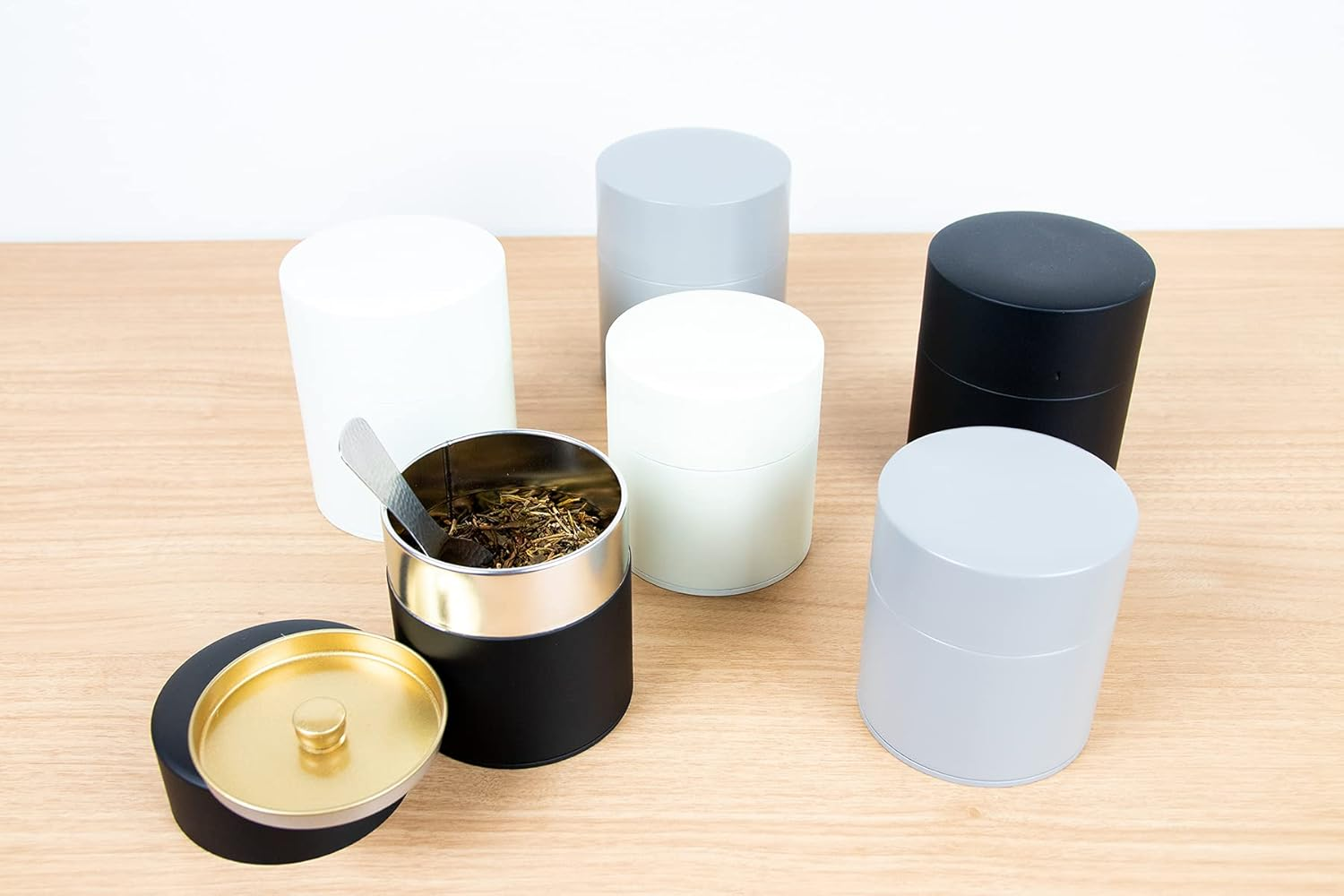 Lacquer-Coated Tea Canister : Wide 5.3Oz (150G) Semi-Mat Eggshell White by KOTODO, Japan image number 4