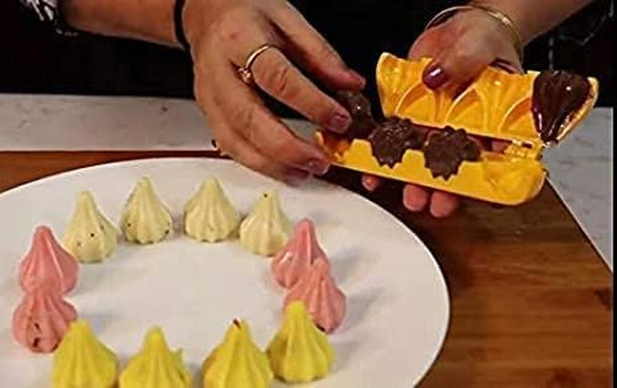 Multi Utility Plastic Modak Mould Set for Ganesh Festival Includes 3 Different Size of Modak and One Modak Patti (3 Modak and Modak Patti) image number 1